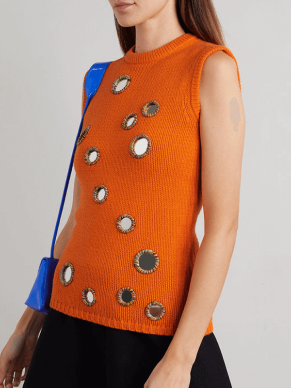 TWOTWINSTYLE Casual Knitting Vests For Women Round Neck Sleeveless Patchwork Appliques Vintage Temperament Tank Tops Female 2023