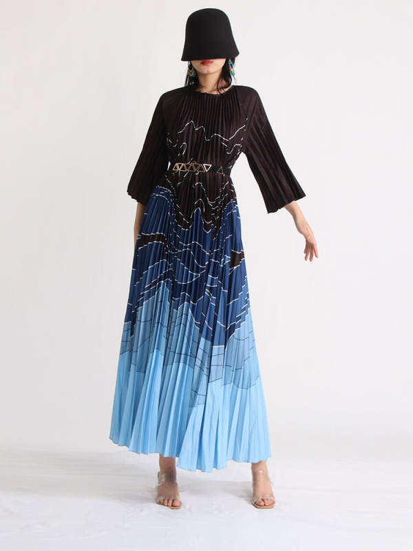 TWOTWINSTYLE Hit Color Dresses For Women Round Neck Flare Sleeve Folds Summer New