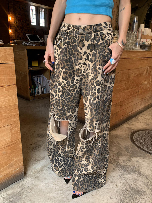 TWOTWINSTYLE Denim Jeans  For Women  Leopard Ripped  Button Loose Fashion Clothing New