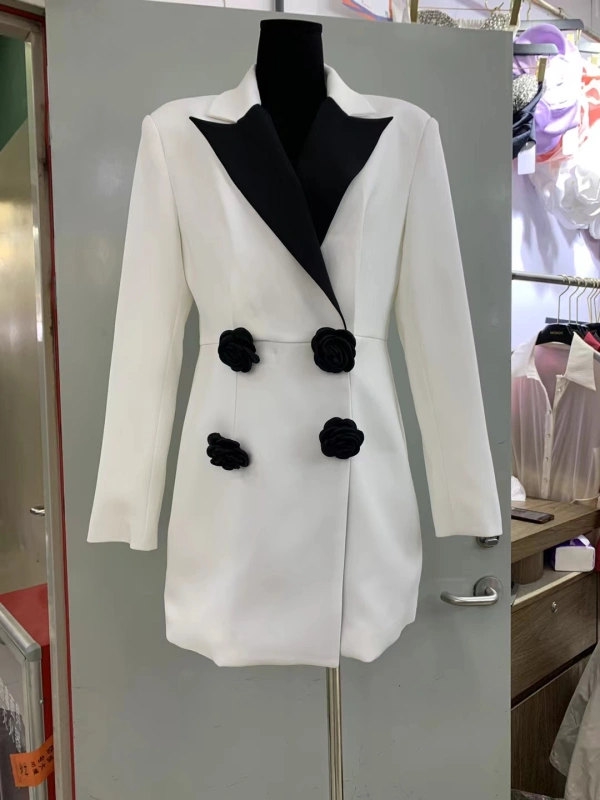 TWOTWINSTYLE New Black and White  Women Blazer Coats With  Rose