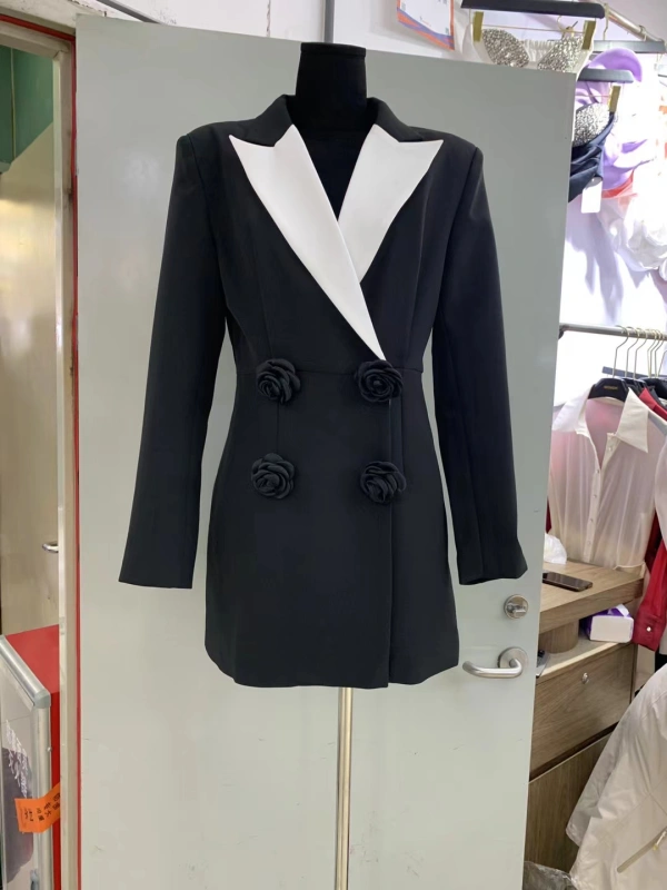 TWOTWINSTYLE New Black and White  Women Blazer Coats With  Rose