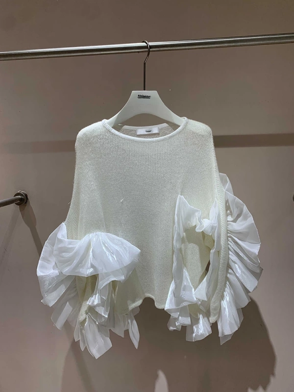 TWOTWINSTYLE Round Neck Ruffle Edge Spliced Knitted Sweater