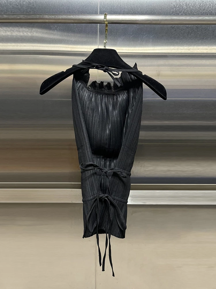TWOTWINSTYLE Backless Vest Top