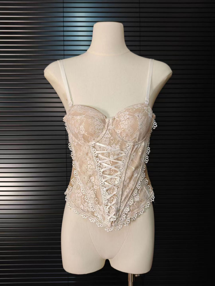 TWOTWINSTYLE Patchwork Lace Up Backless Lace Top