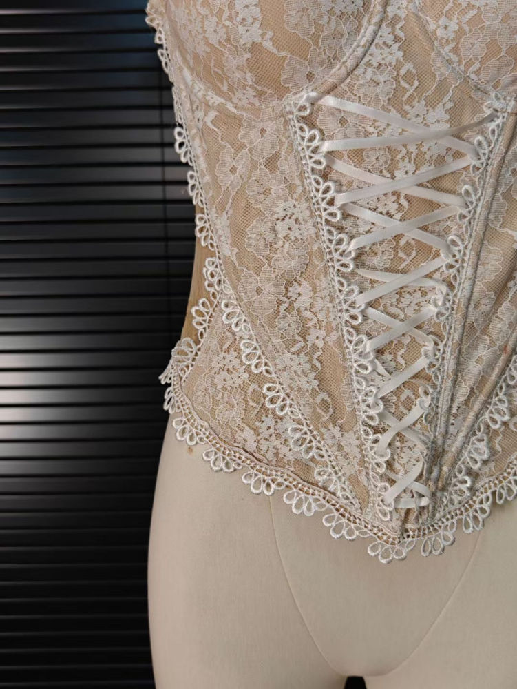 TWOTWINSTYLE Patchwork Lace Up Backless Lace Top