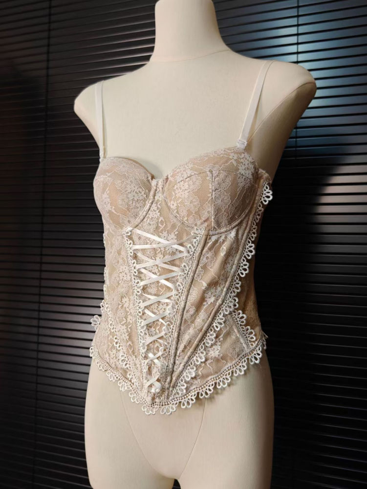 TWOTWINSTYLE Patchwork Lace Up Backless Lace Top