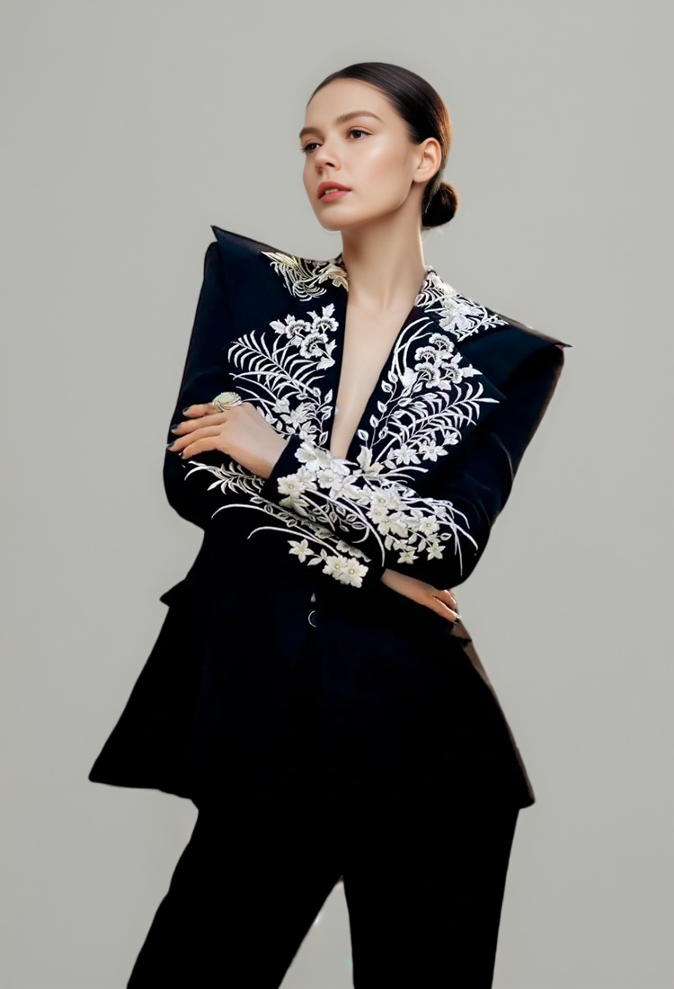 Teotwin Style TWOTWINSTYLE Embroidered Suit Jacket