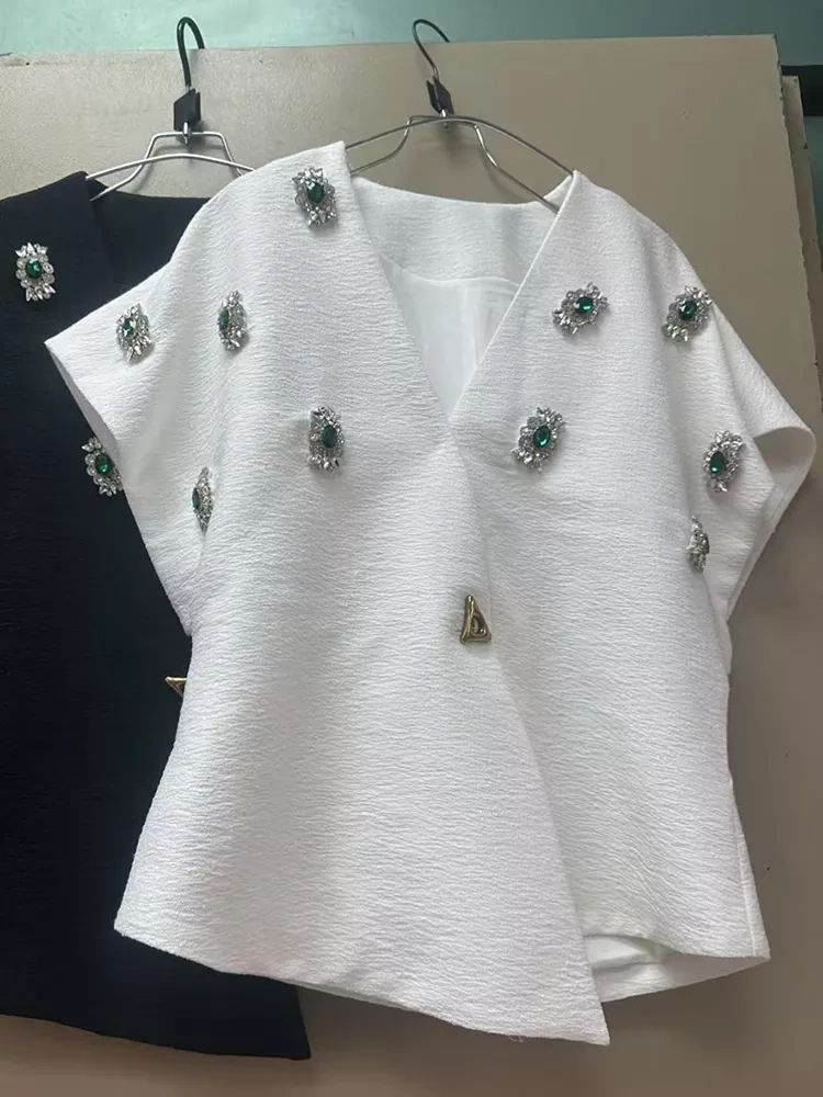 TWOTWINSTYLE Solid Deep V Diamonds Vest