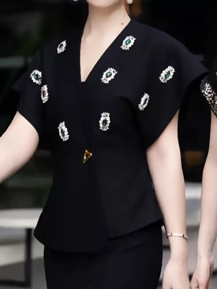 TWOTWINSTYLE Solid Deep V Diamonds Vest
