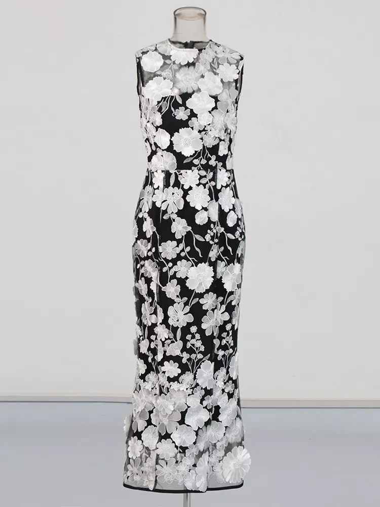 TWOTWINSTYLE Round Neck Sleeveless Three-Diamensional Floral Maxi Dress