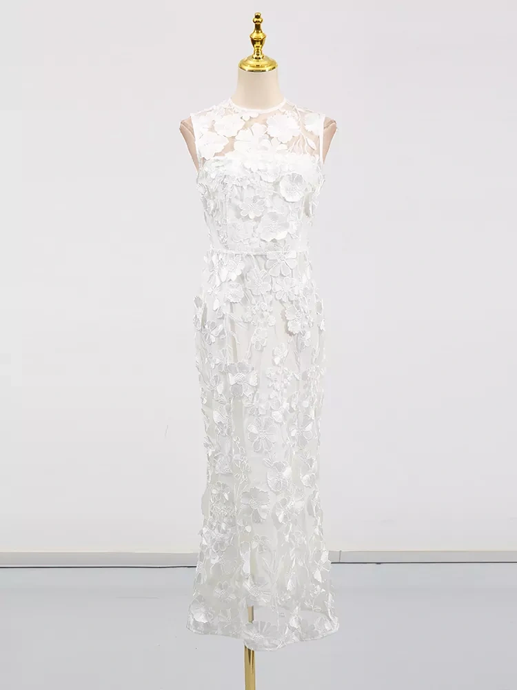 TWOTWINSTYLE Round Neck Sleeveless Three-Diamensional Floral Maxi Dress