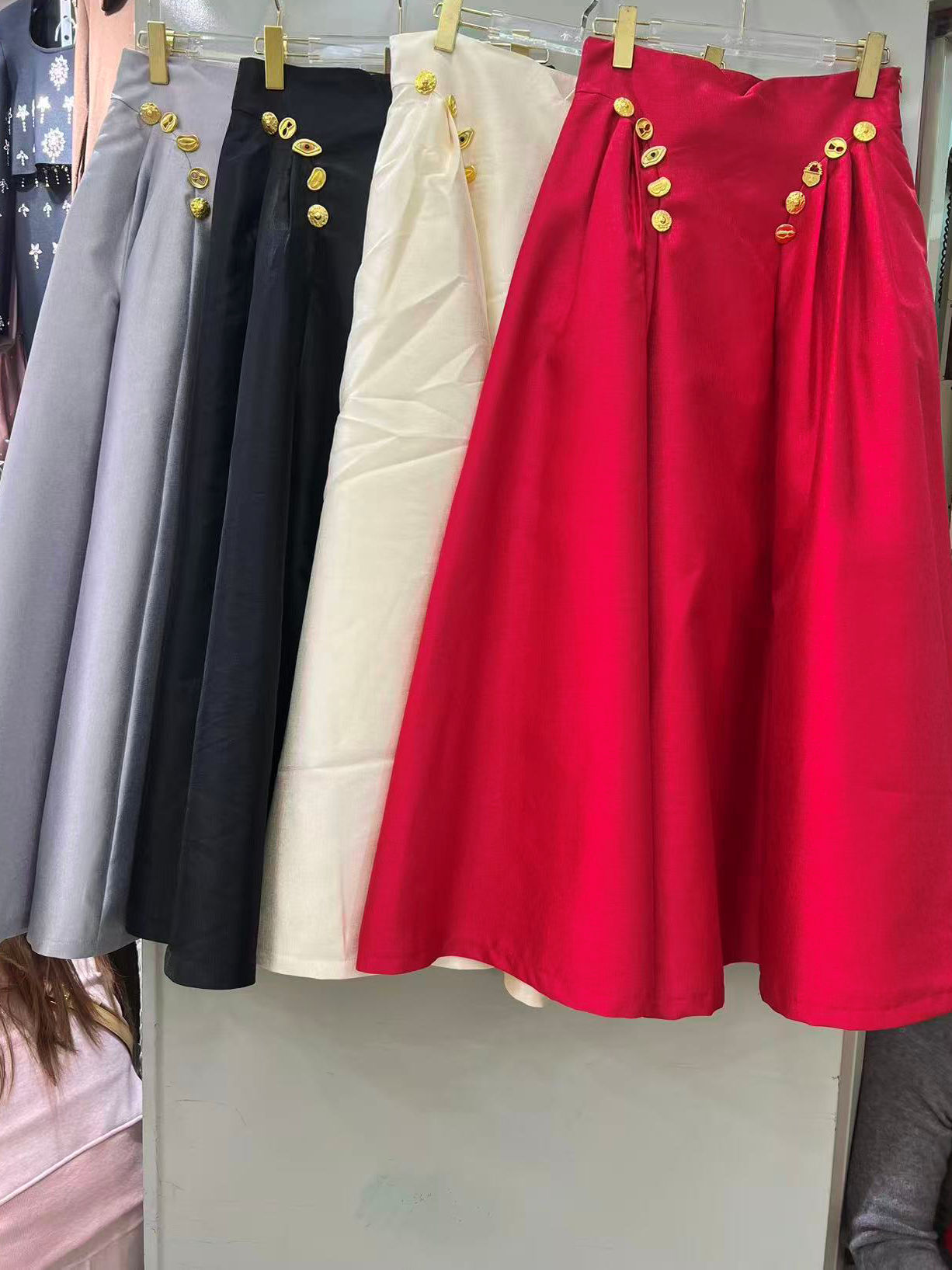 TWOTWINSTYLE Minimalist Spliced Metal Button Skirt