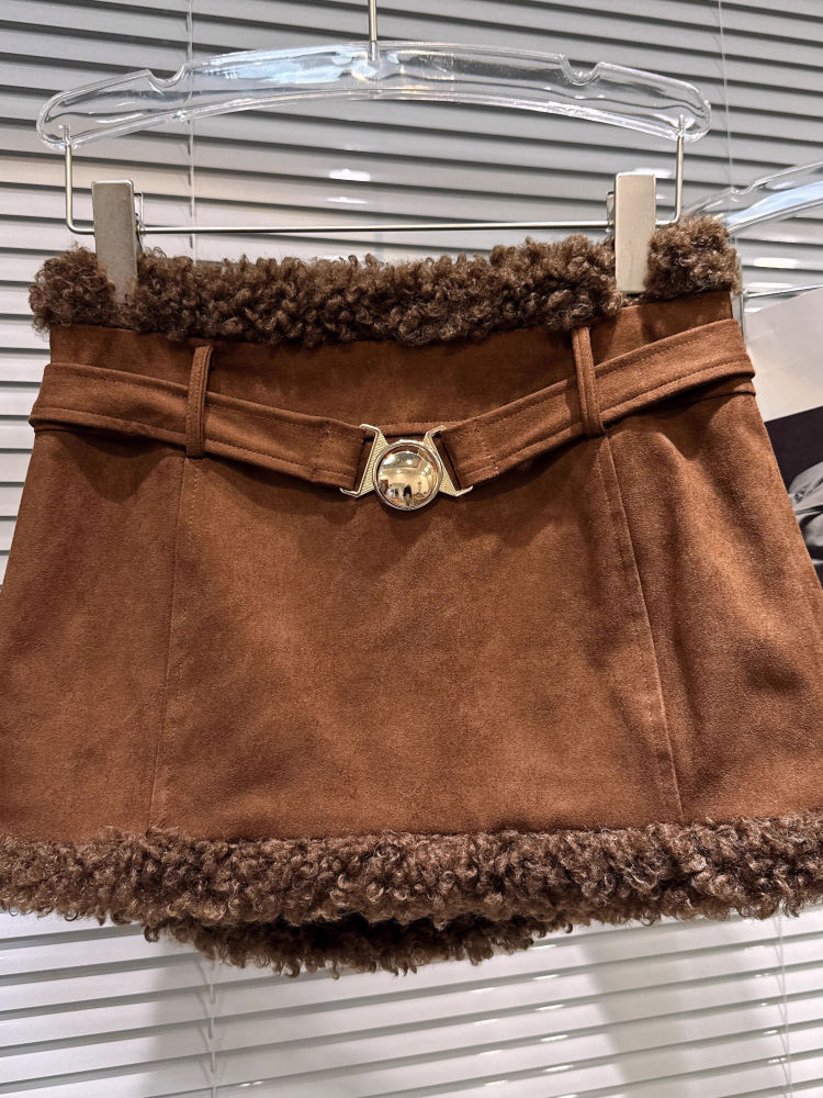 TWOTWINSTYLE  Off Shoulder Sexy Vest Mini Skirts Vintage Set