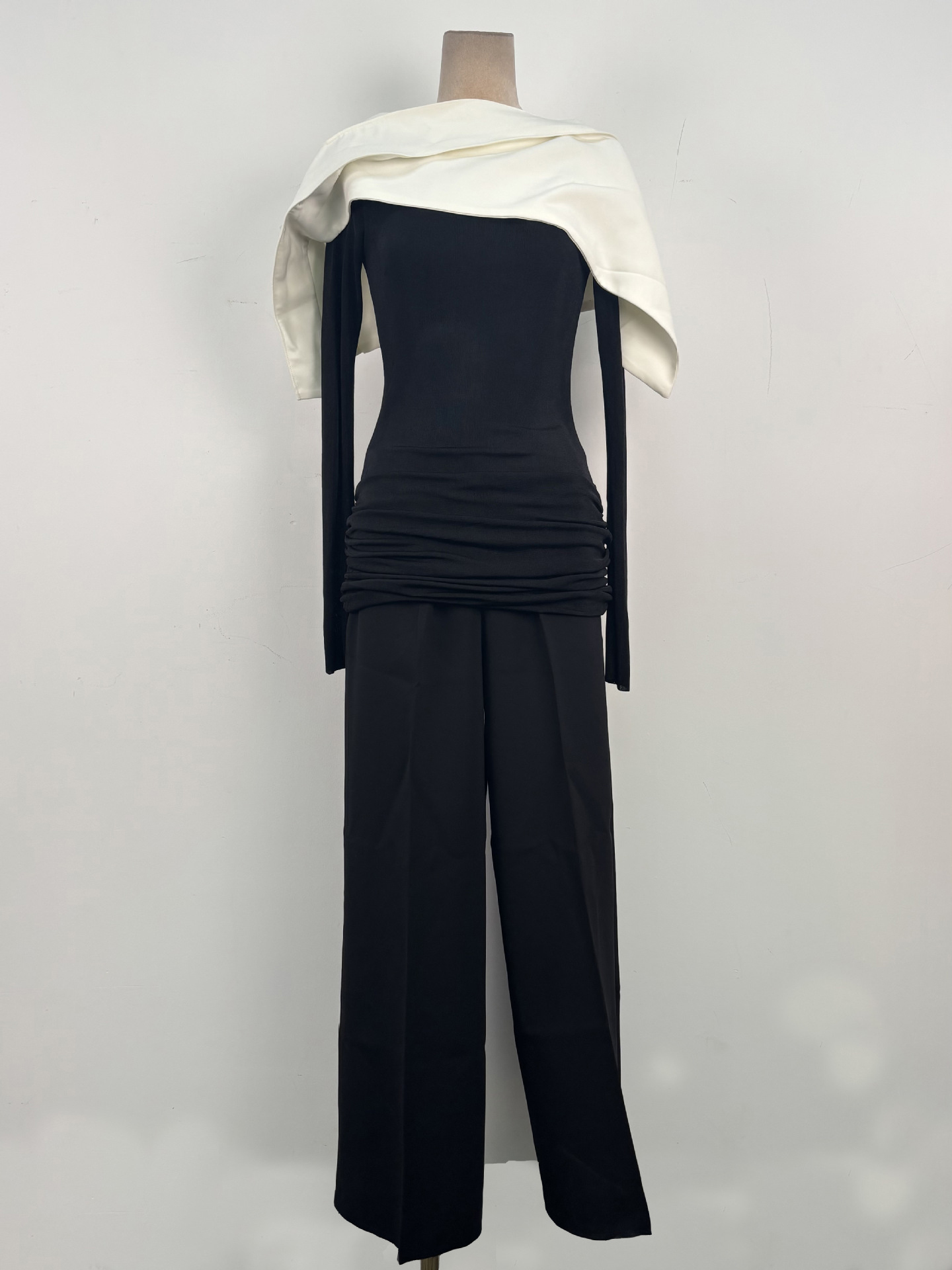 TWOTWINSTYLE Hit Color Pleated Top Solid Casual Pants Two Piece Set