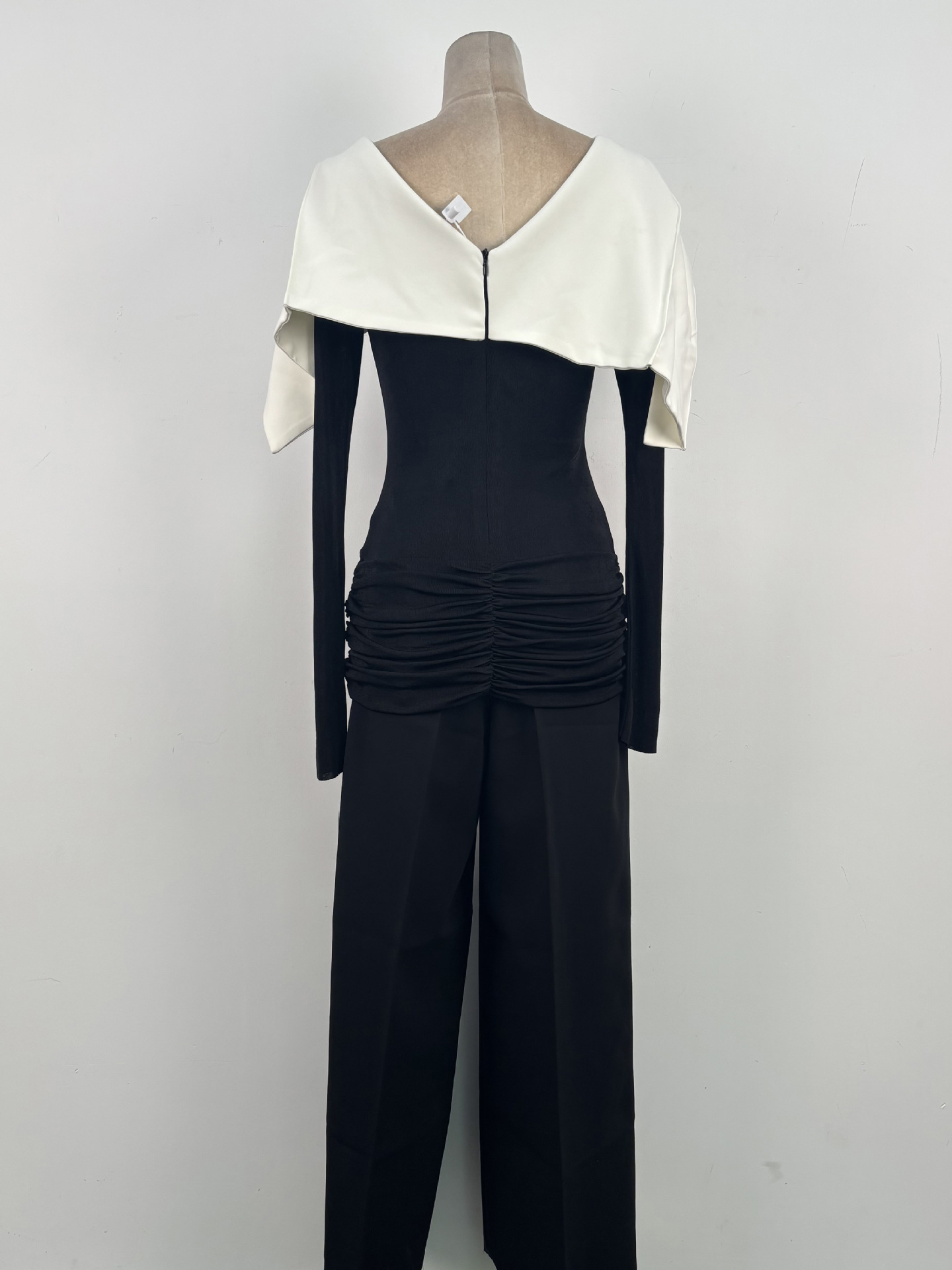 TWOTWINSTYLE Hit Color Pleated Top Solid Casual Pants Two Piece Set