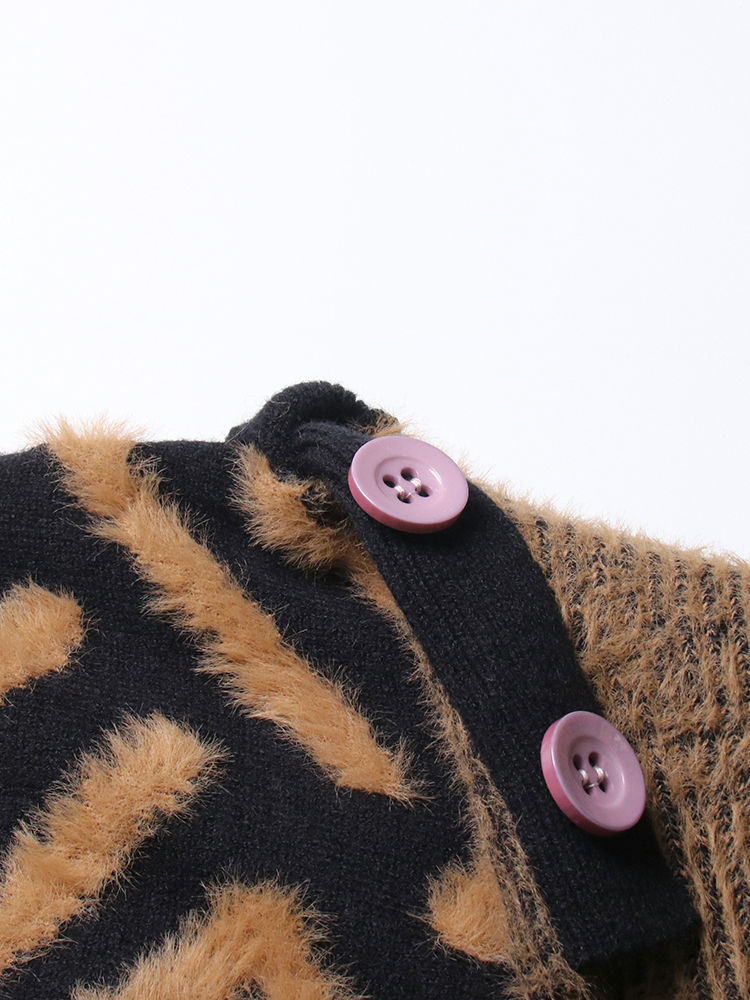 TWOTWINSTYLE Hit Color Spliced Striped Casual Sweater
