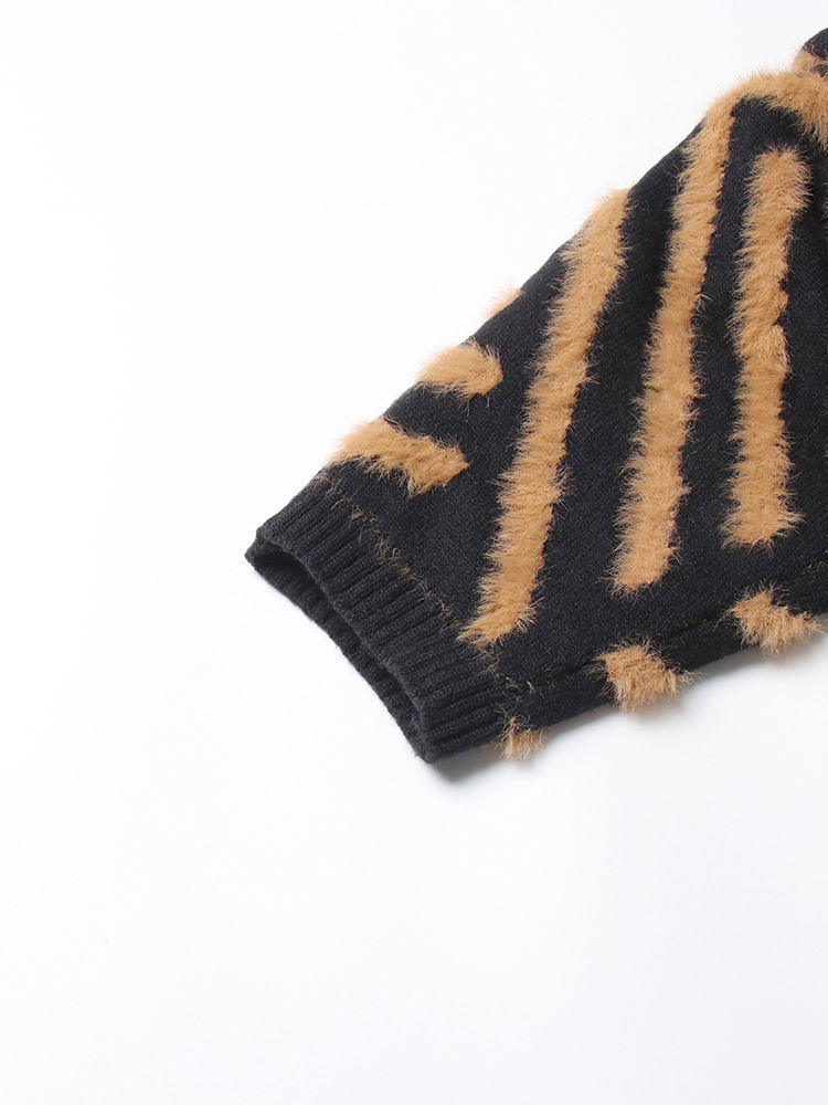 TWOTWINSTYLE Hit Color Spliced Striped Casual Sweater