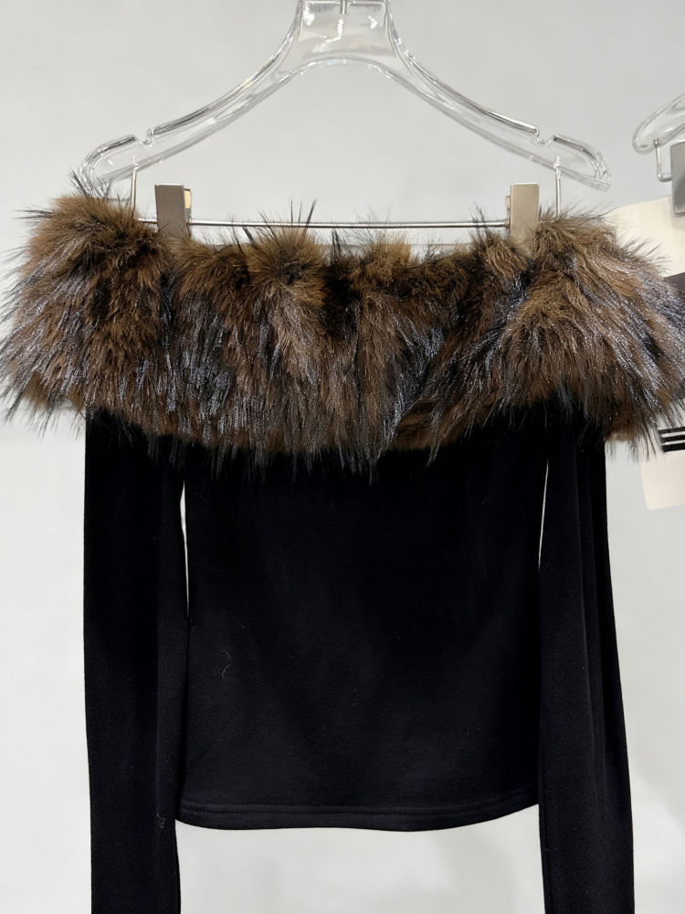 TWOTWINSTYLE Off Shoulder Spliced Fur Fashion Top