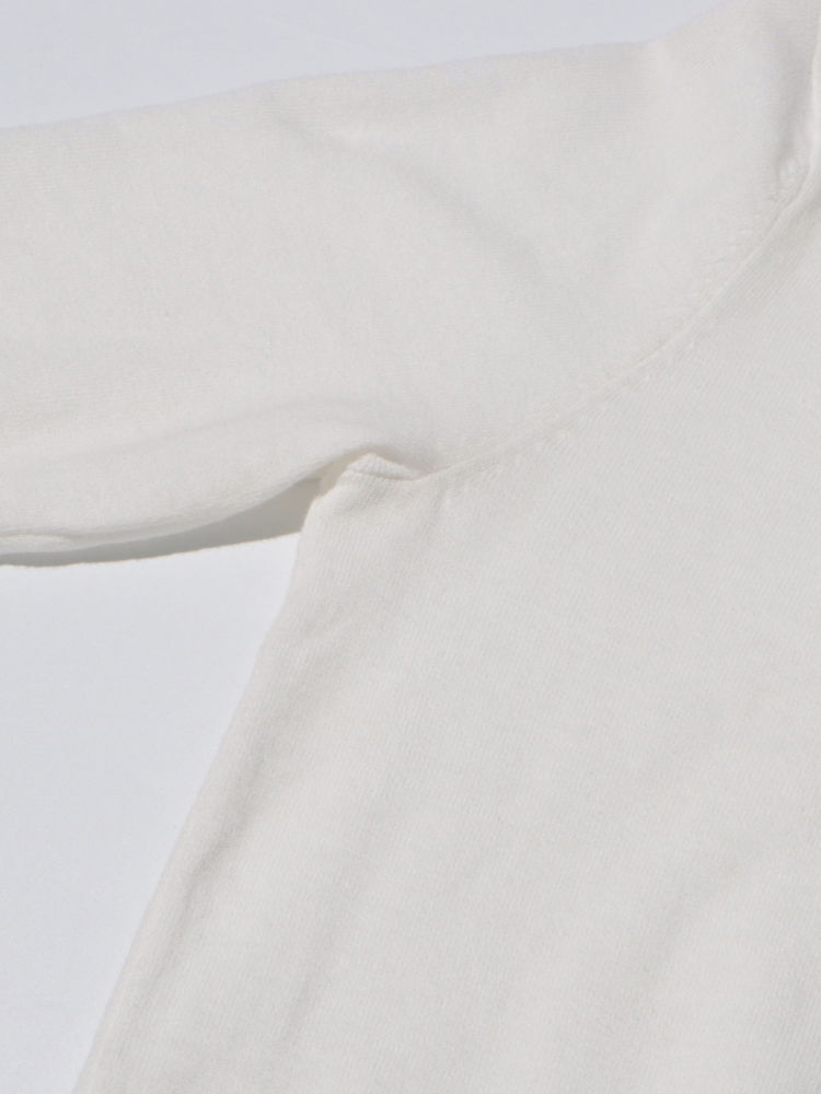 TWOTWINSTYLE Round Neck Spliced 3D Flower Minimalist Sweater