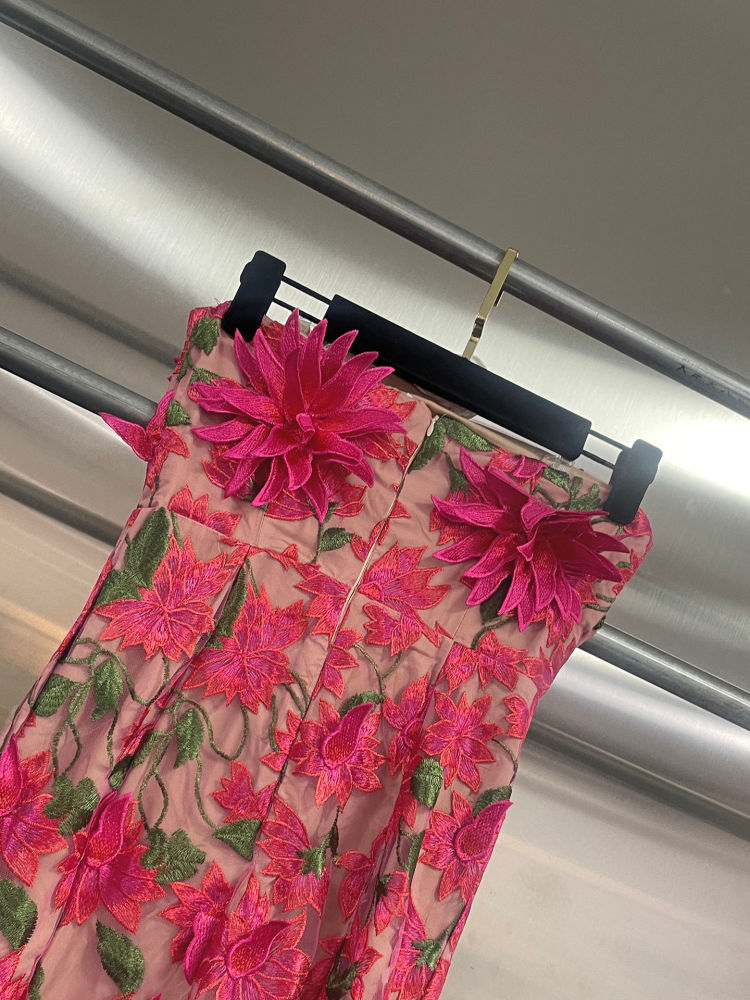 TWOTWINSTYLE Off Shoulder Spliced 3D Flower Fashion Dress