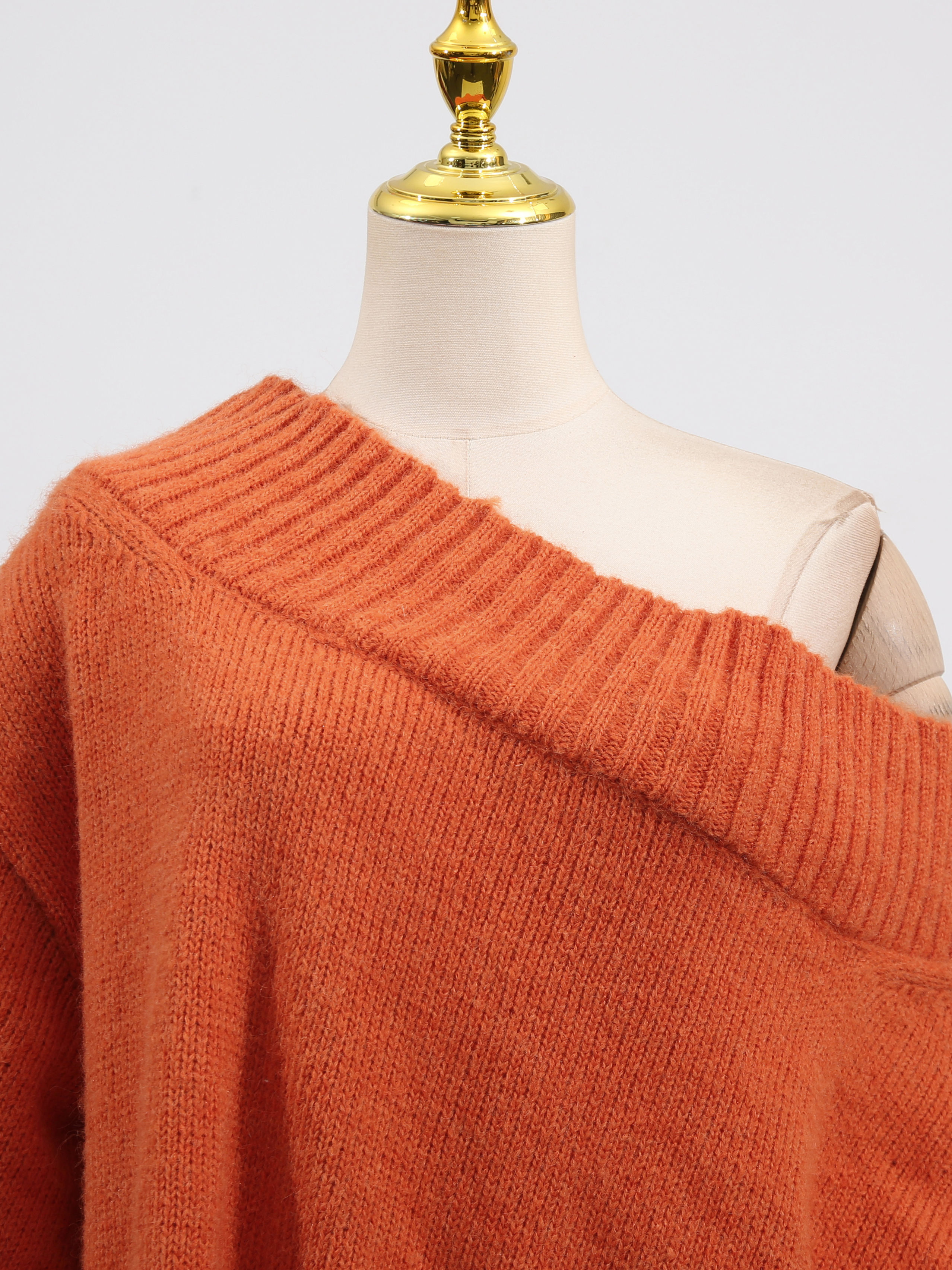 TWOTWINSTYLE Solid Loose Off One Shoulder Casual Sweater