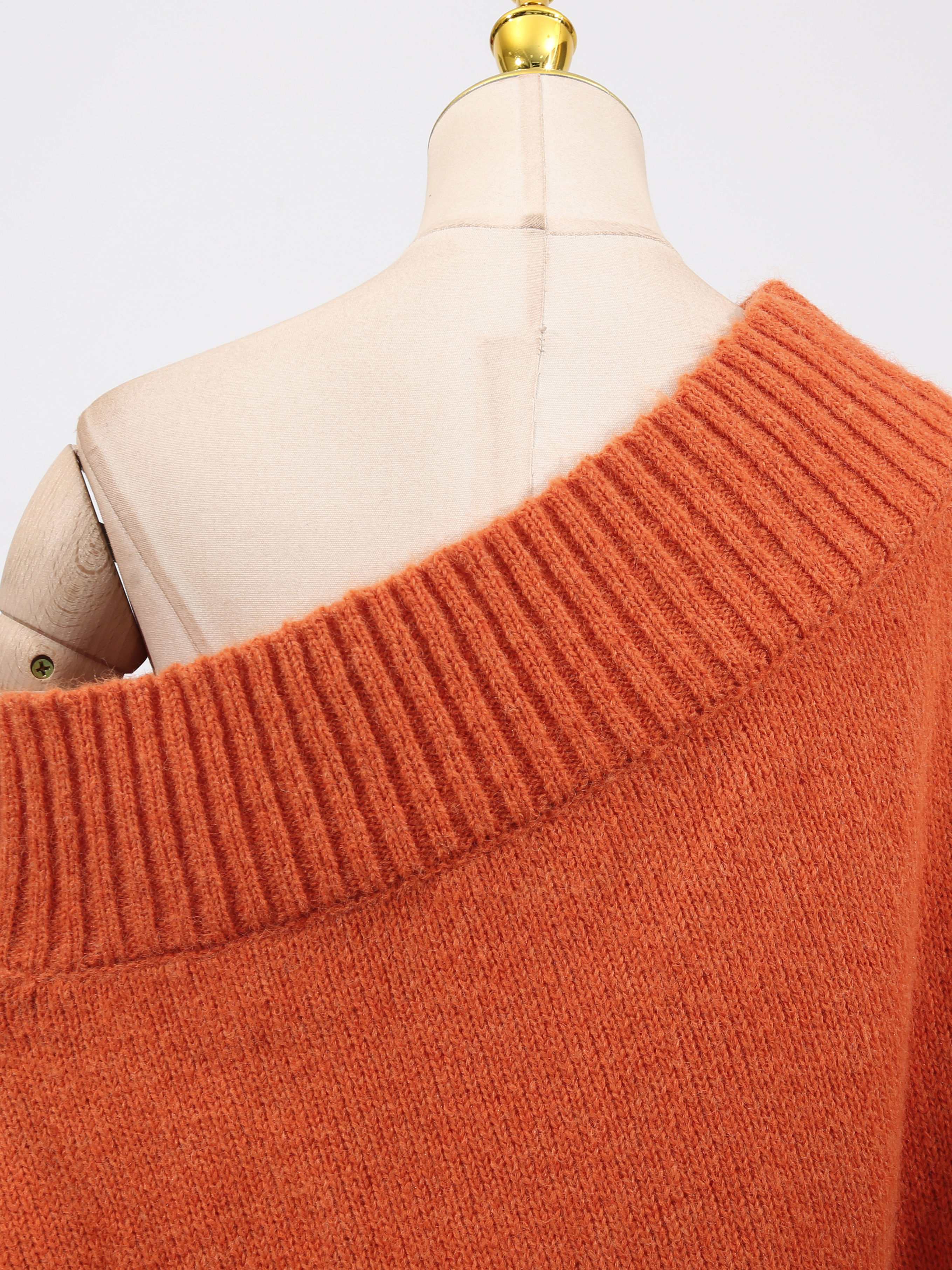 TWOTWINSTYLE Solid Loose Off One Shoulder Casual Sweater