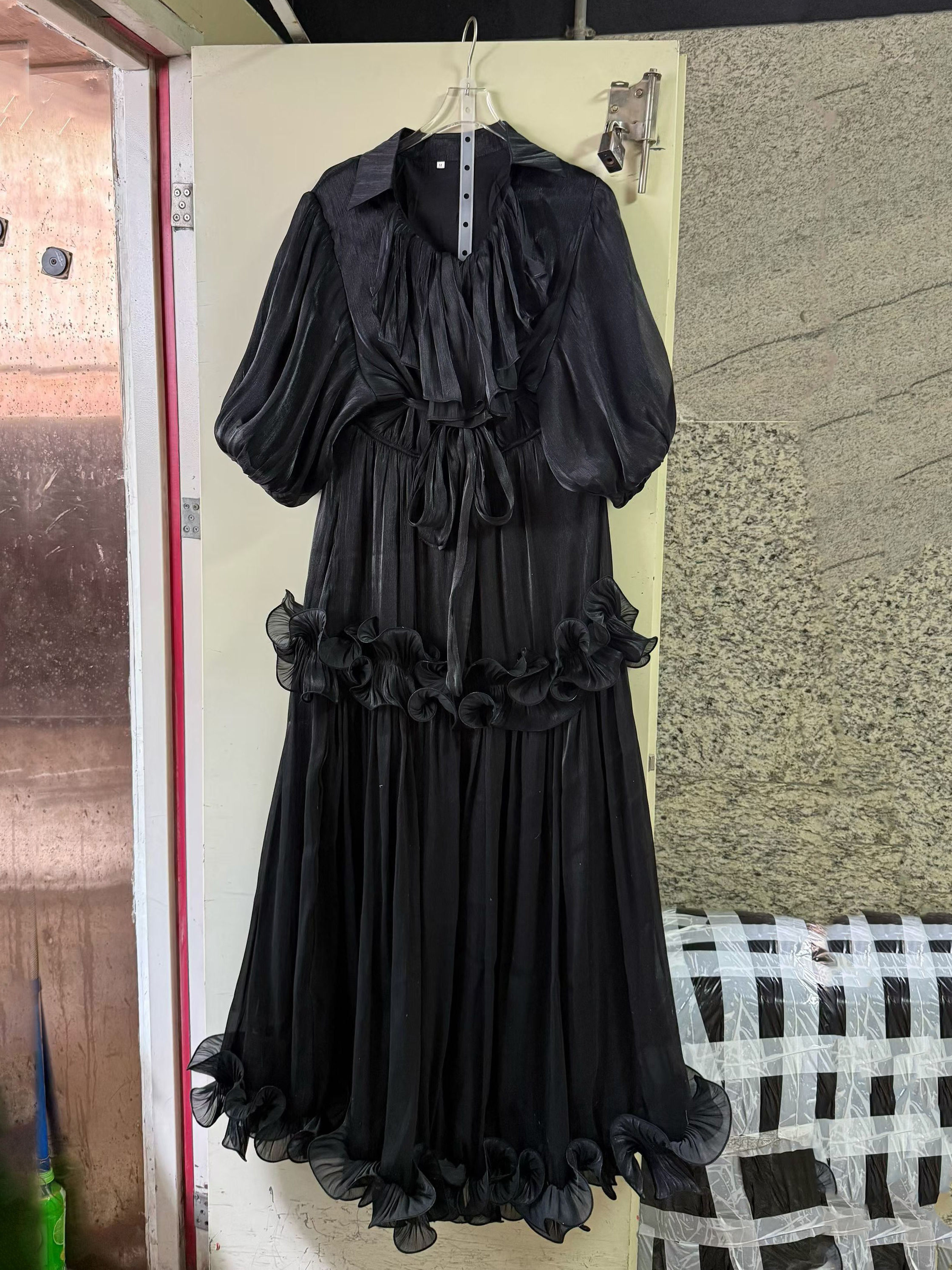 TWOTWINSTYLE Solid Lapel Loose Pleated Vintage Midi Dress