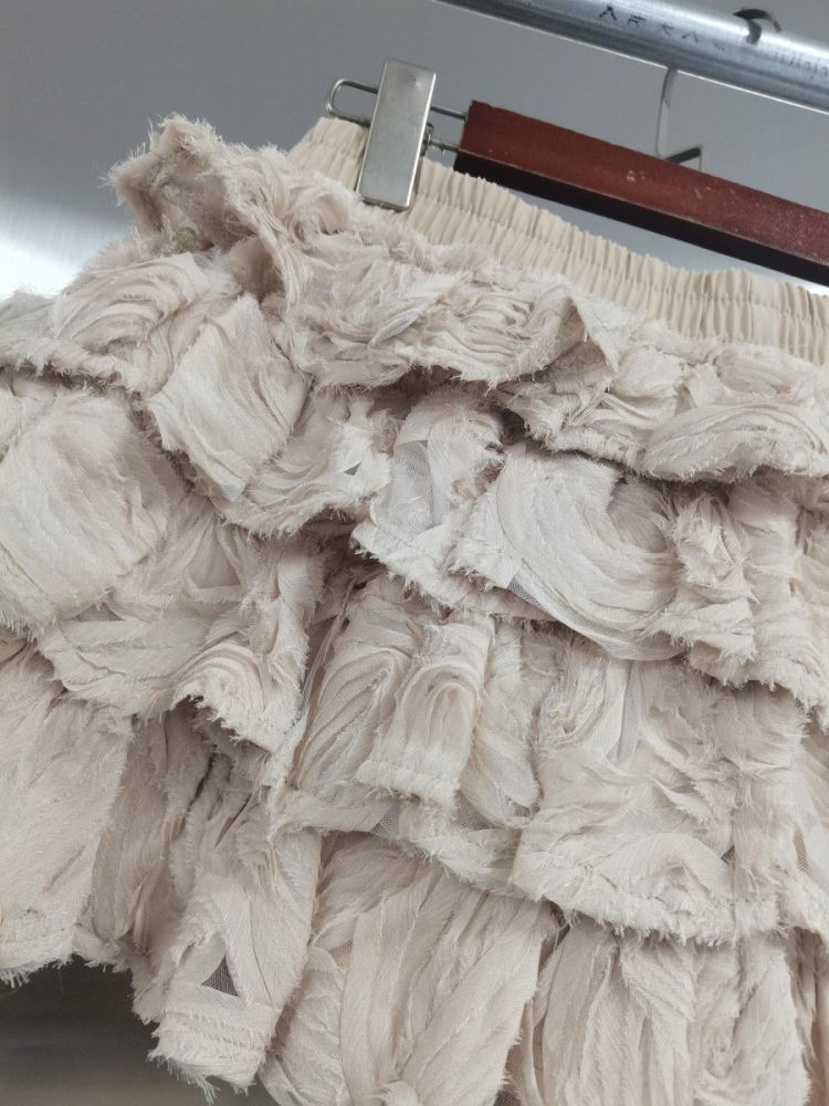 TWOTWINSTYLE Patchwork Lace Tunic Top Spliced Feathers Skirt Fashion Two Piece Set