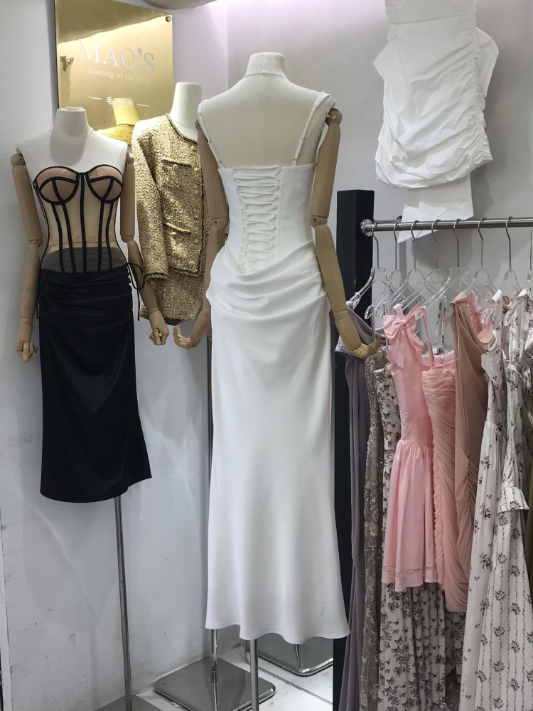TWOTWINSTYLE Solid Sleeveless Slimming Minimalist Maxi Dress