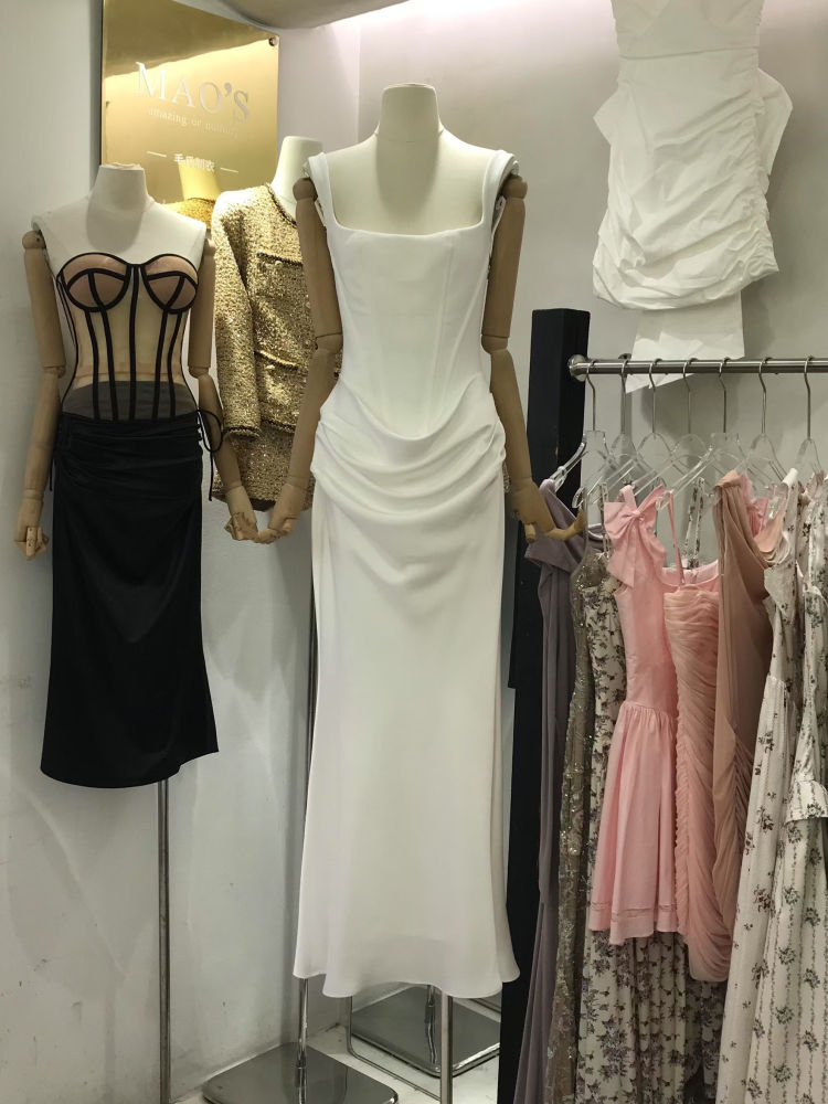 TWOTWINSTYLE Solid Sleeveless Slimming Minimalist Maxi Dress