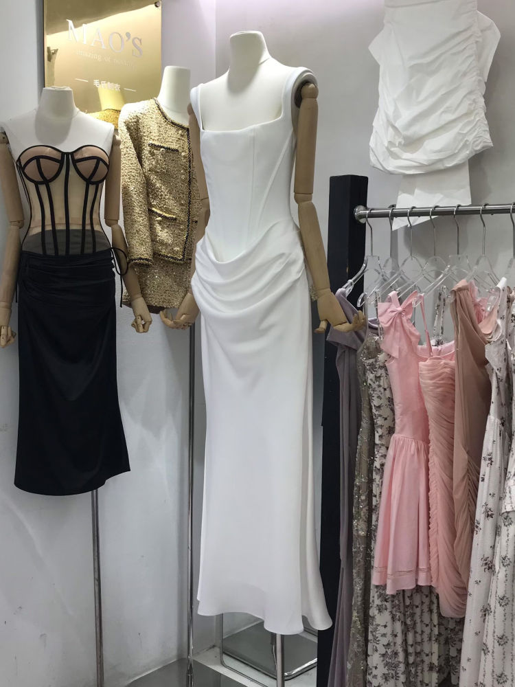 TWOTWINSTYLE Solid Sleeveless Slimming Minimalist Maxi Dress