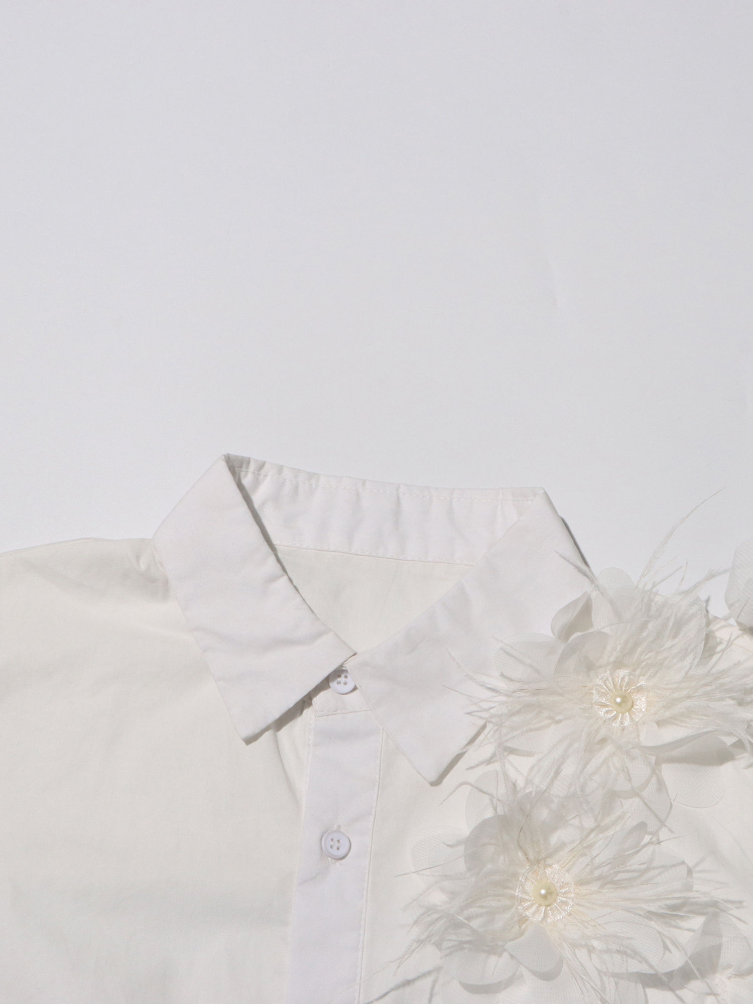 TWOTWINSTYLE Off Shoulder Patchwork Flower Crop Shirt