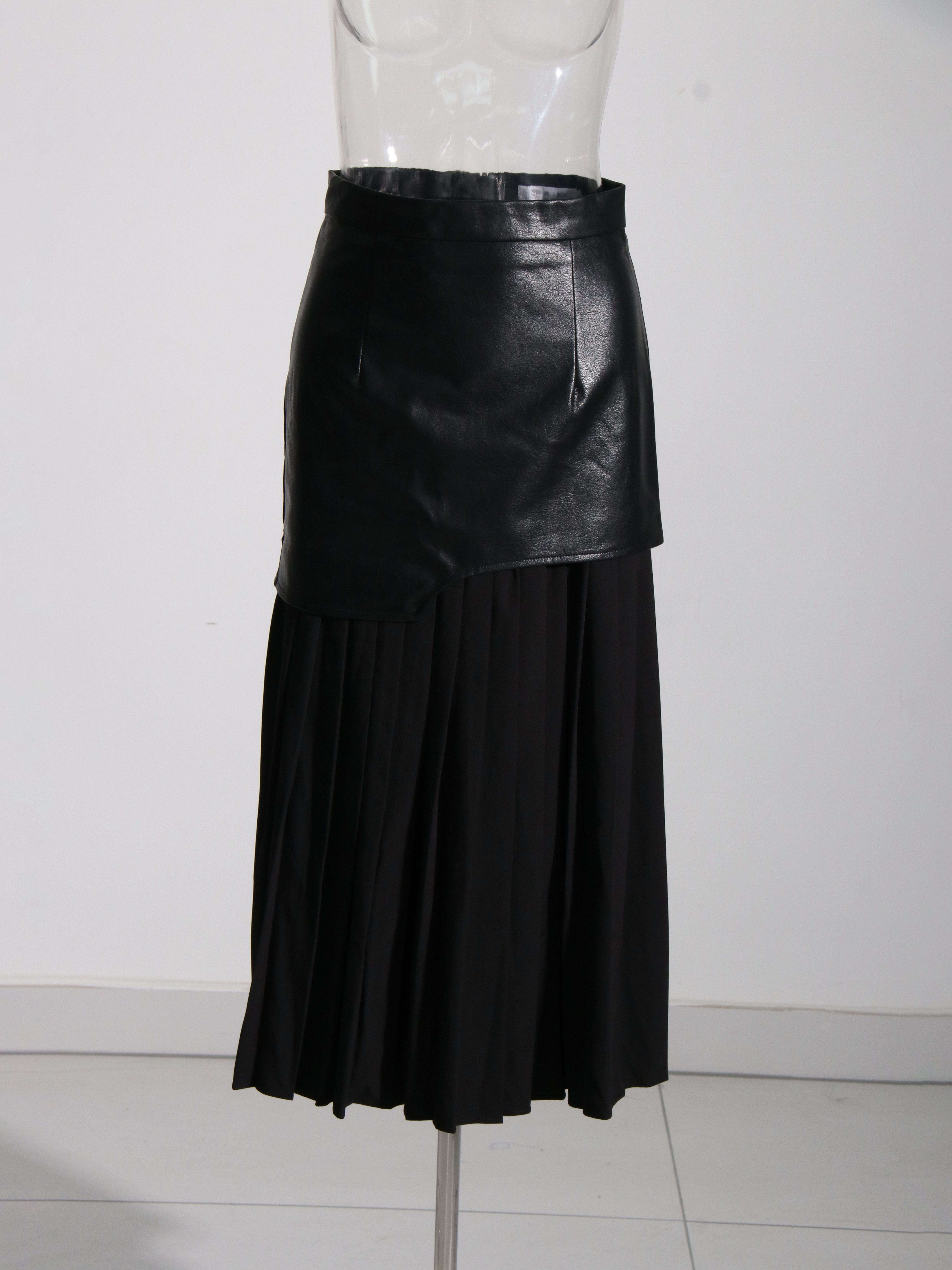 TWOTWINSTYLE Patchwork Pu Leather Pleated Designer Skirt
