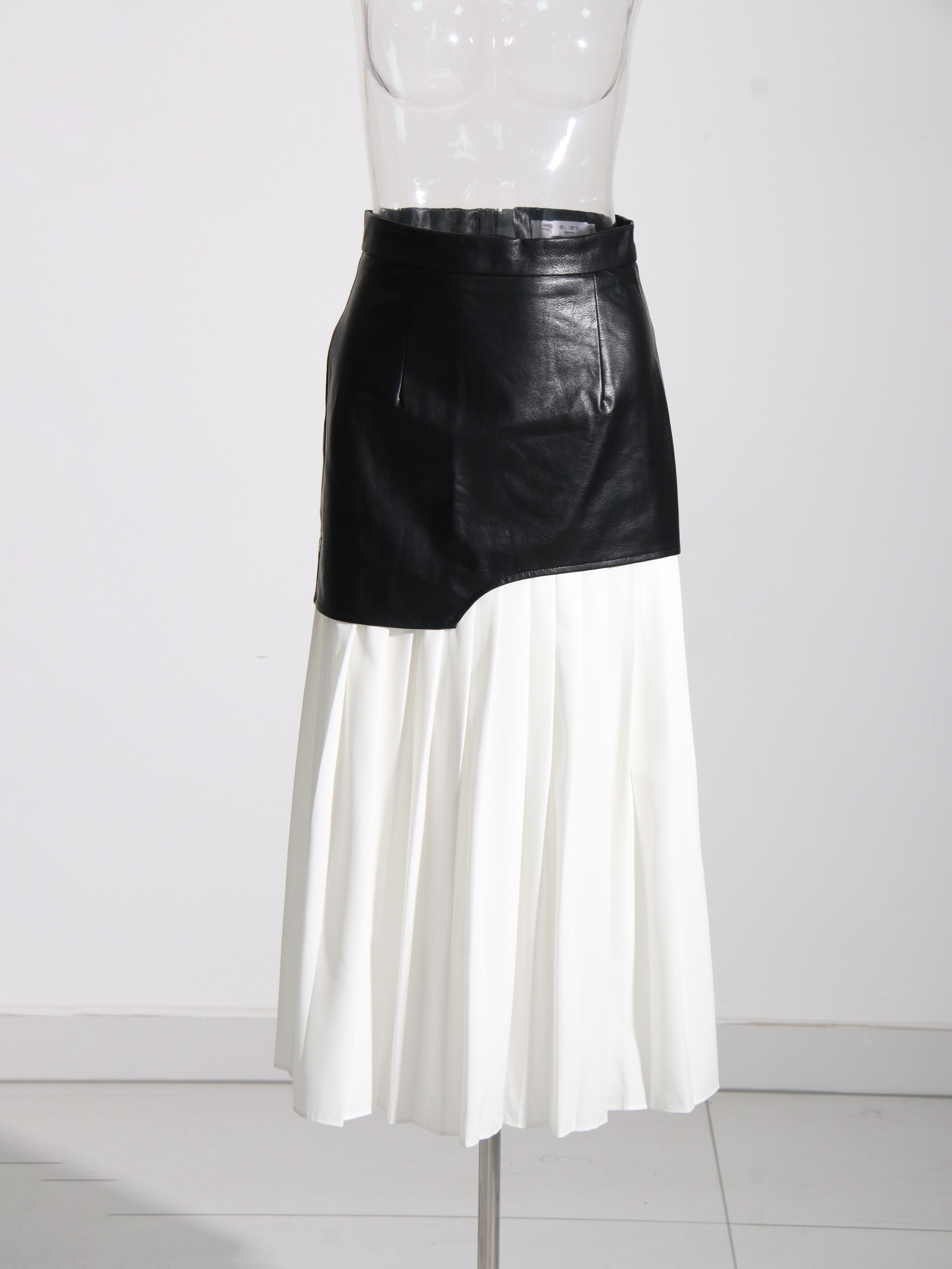 TWOTWINSTYLE Patchwork Pu Leather Pleated Designer Skirt