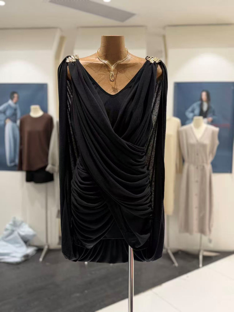 TWOTWINSTYLE Solid Deep V Neck Sleeveles Ruched Designer Dress