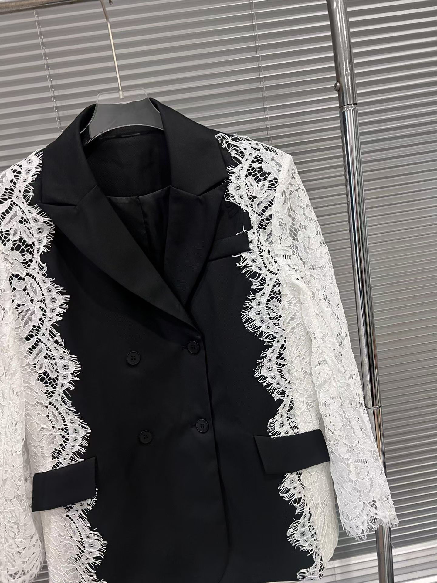 TWOTWINSTYLE Lapel Hit Color Spliced Double Breasted Chic Coat