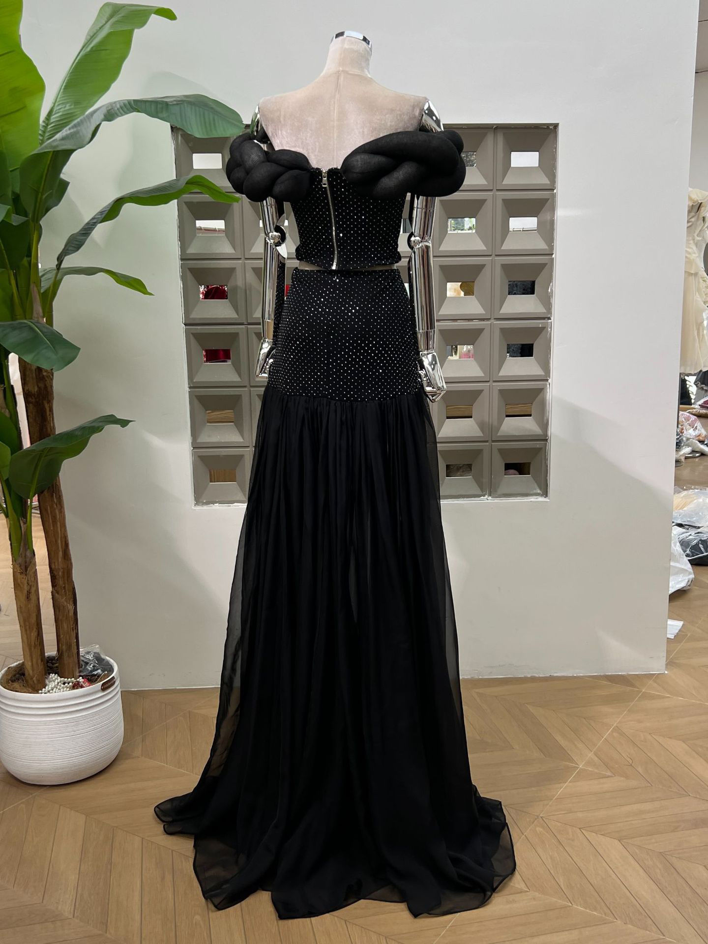 TWOTWINSTYLE Off Shoulder Top Spliced Diamond Skirt Elegant Two Piece Set