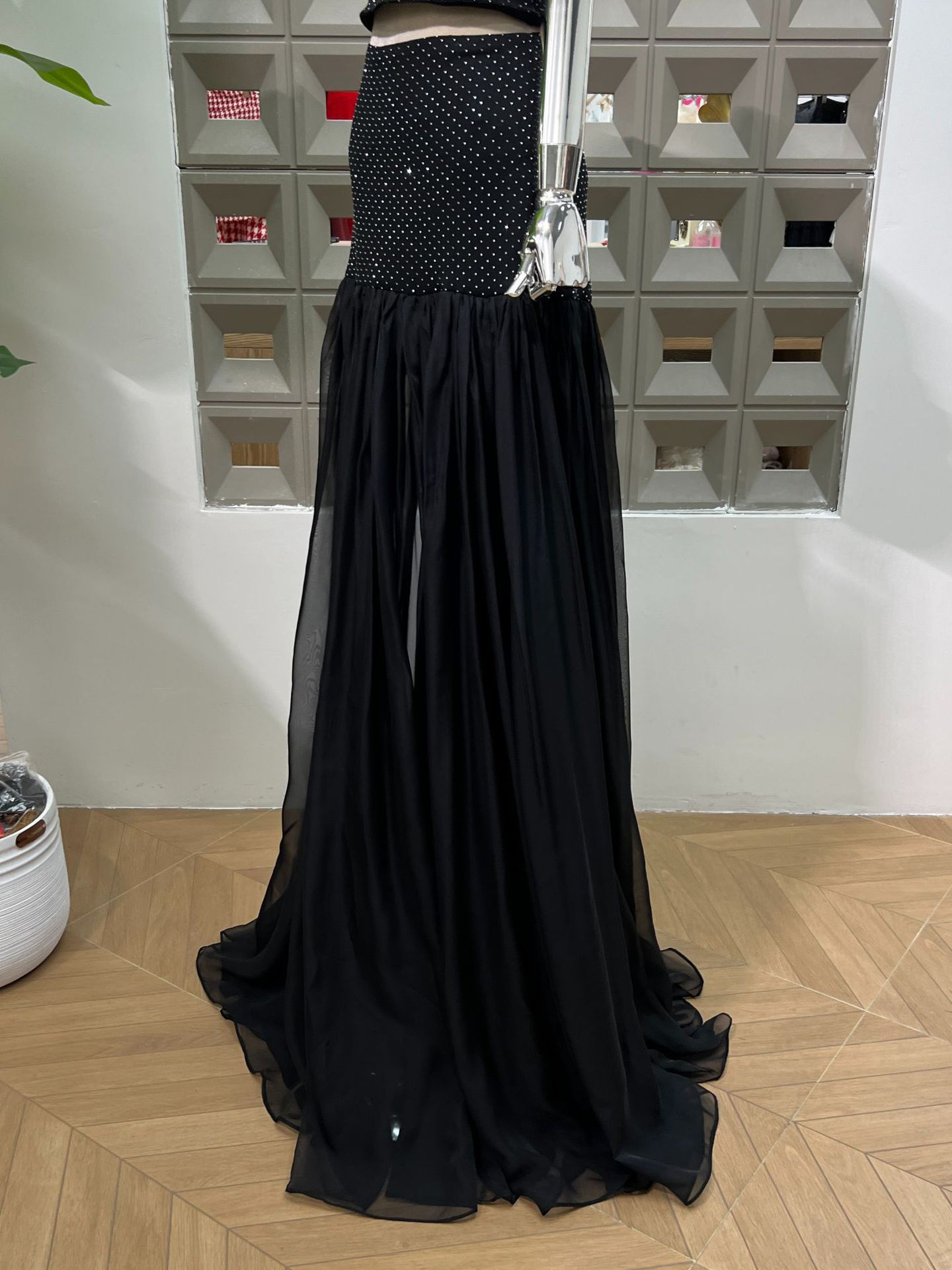 TWOTWINSTYLE Off Shoulder Top Spliced Diamond Skirt Elegant Two Piece Set