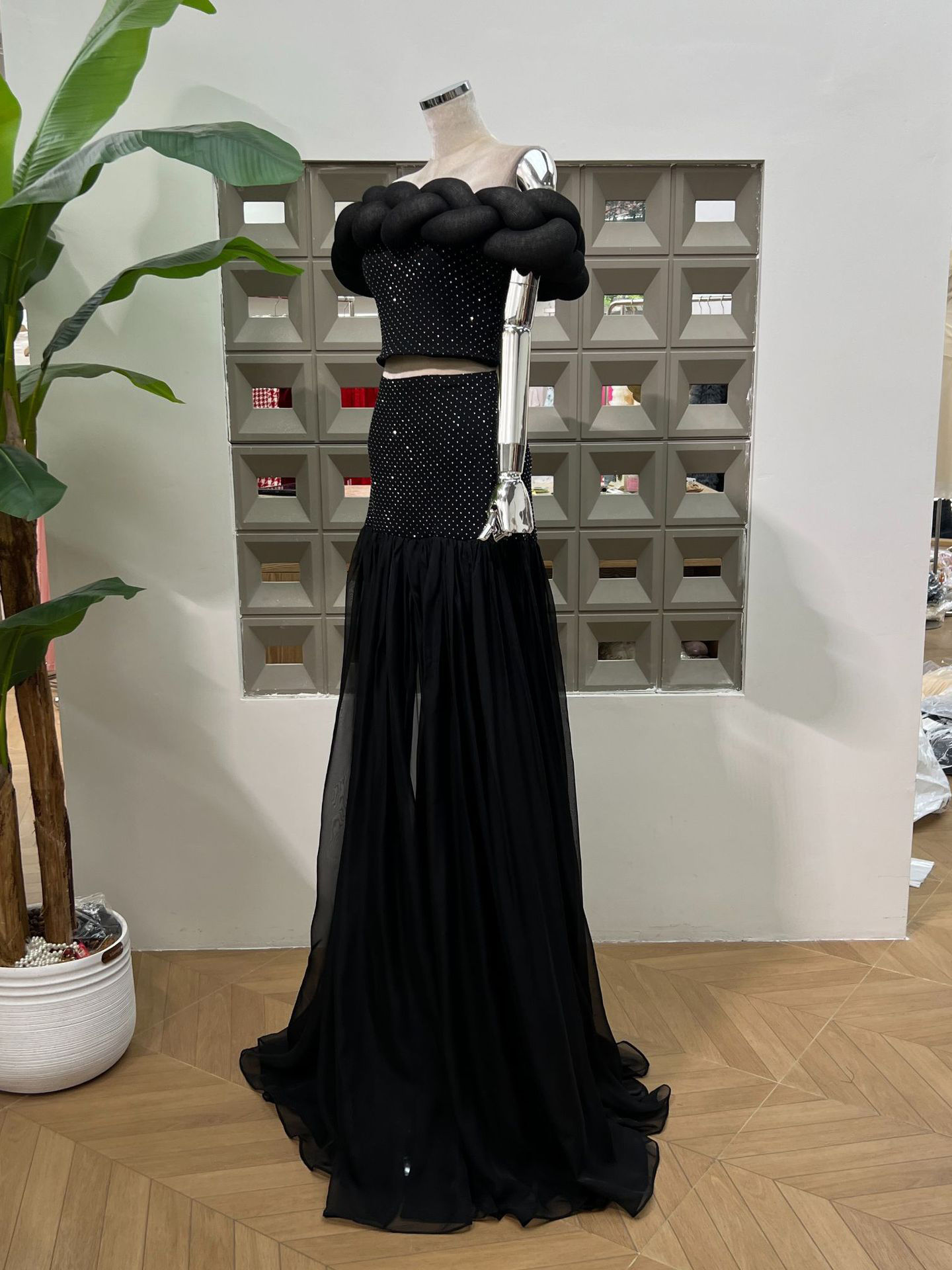 TWOTWINSTYLE Off Shoulder Top Spliced Diamond Skirt Elegant Two Piece Set