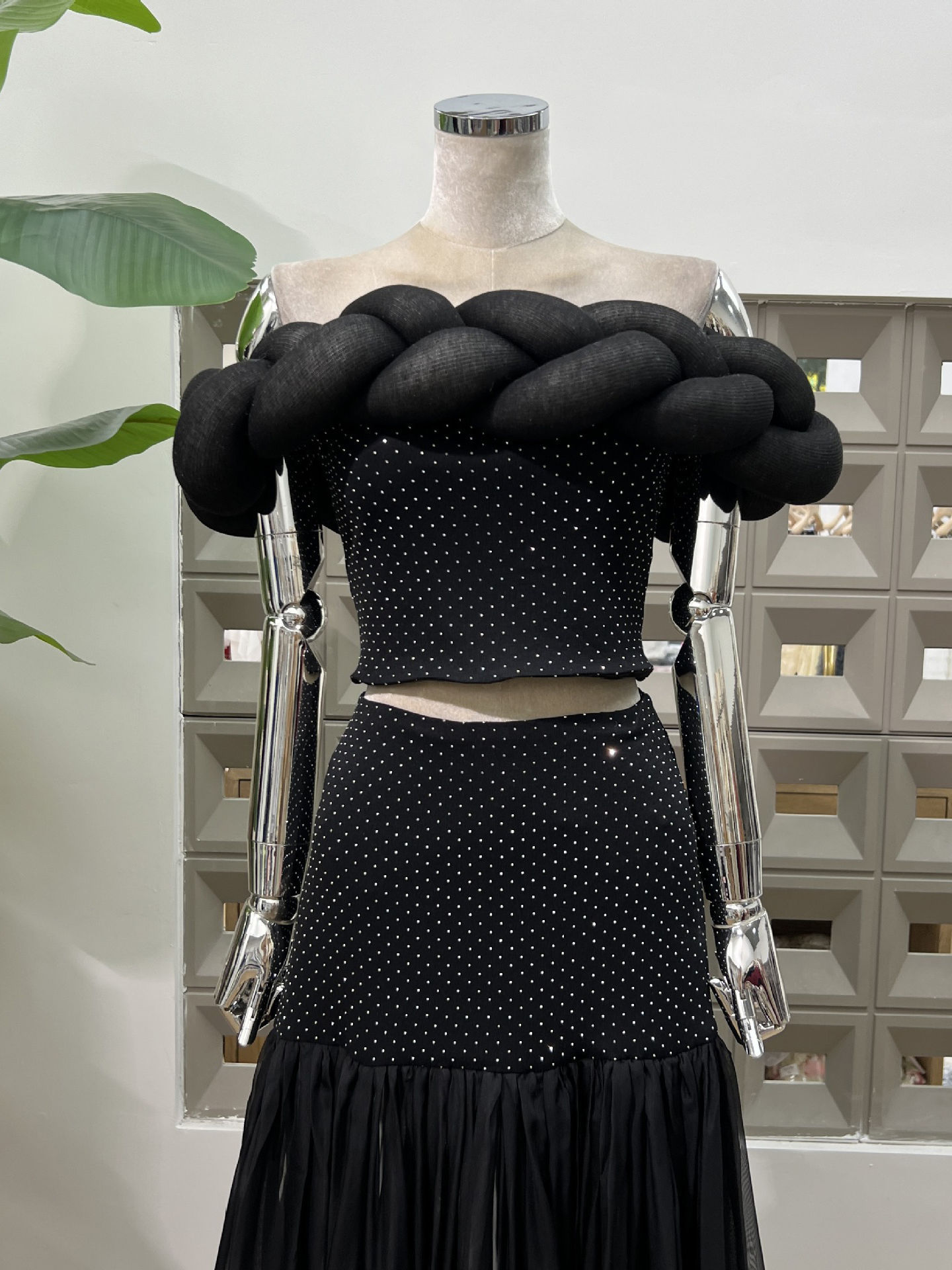 TWOTWINSTYLE Off Shoulder Top Spliced Diamond Skirt Elegant Two Piece Set