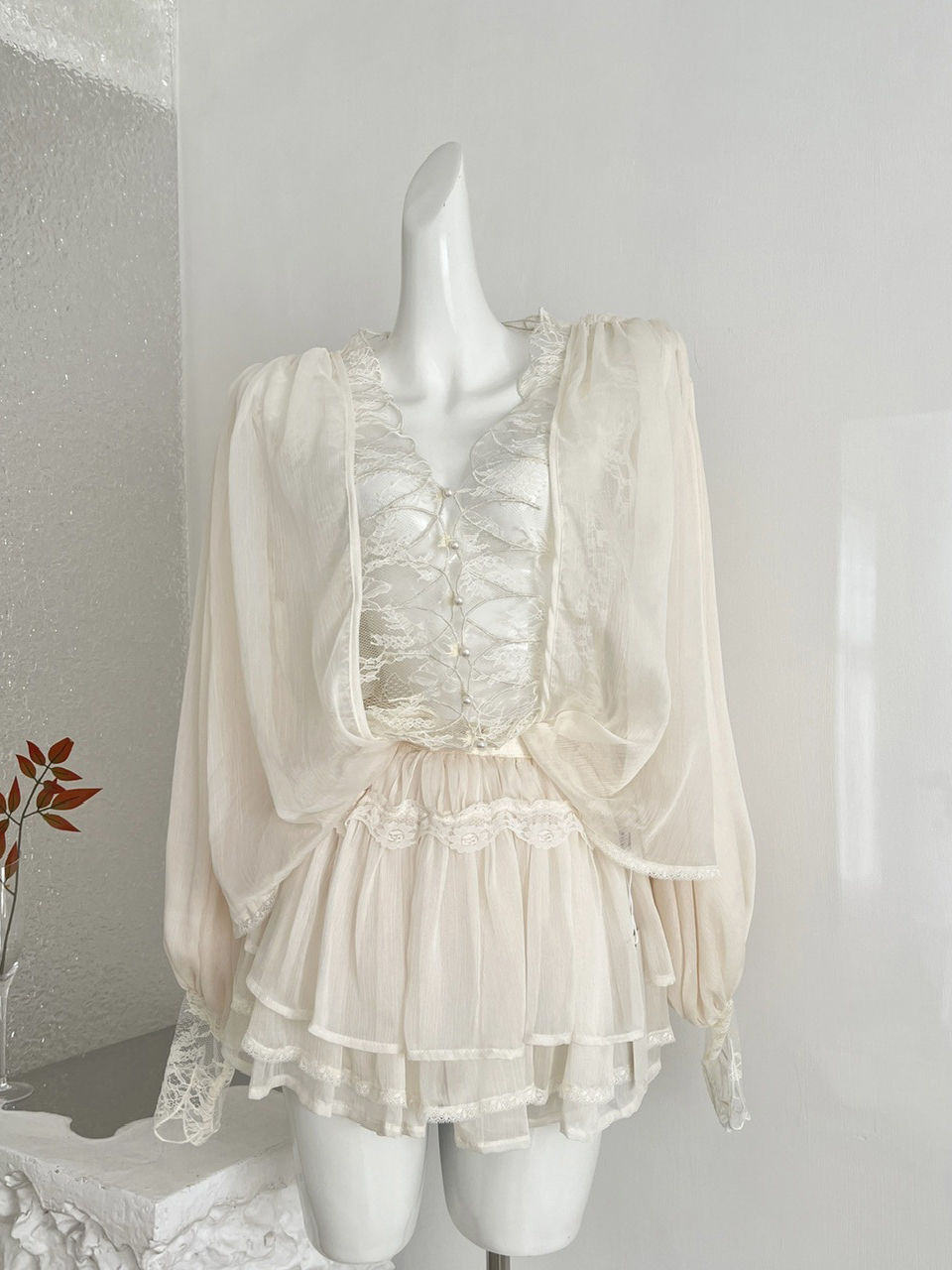 TWOTWINSTYLE V Neck Long Sleeve Top Patchwork Lace Skirt Designer Two Piece Set