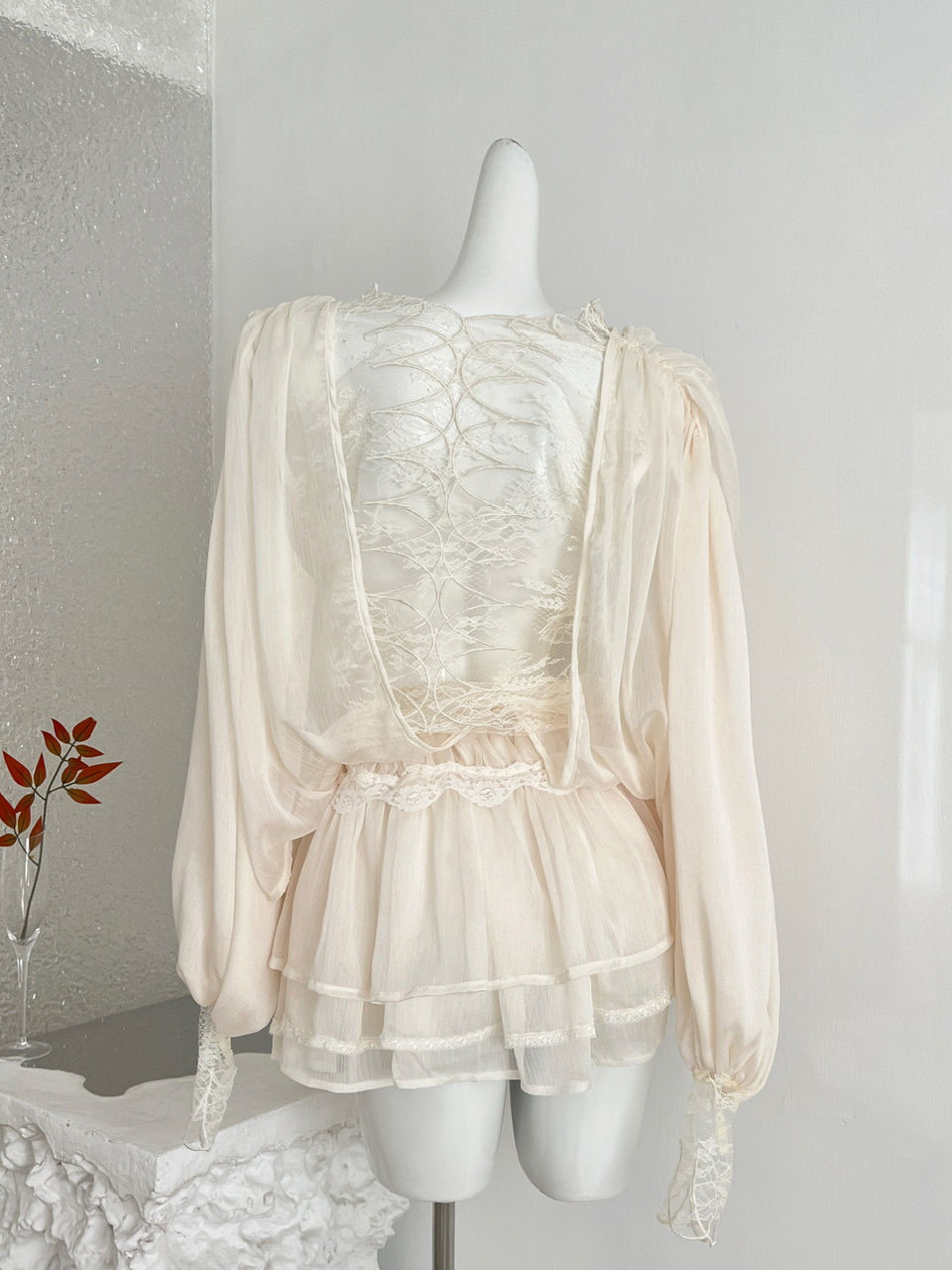 TWOTWINSTYLE V Neck Long Sleeve Top Patchwork Lace Skirt Designer Two Piece Set