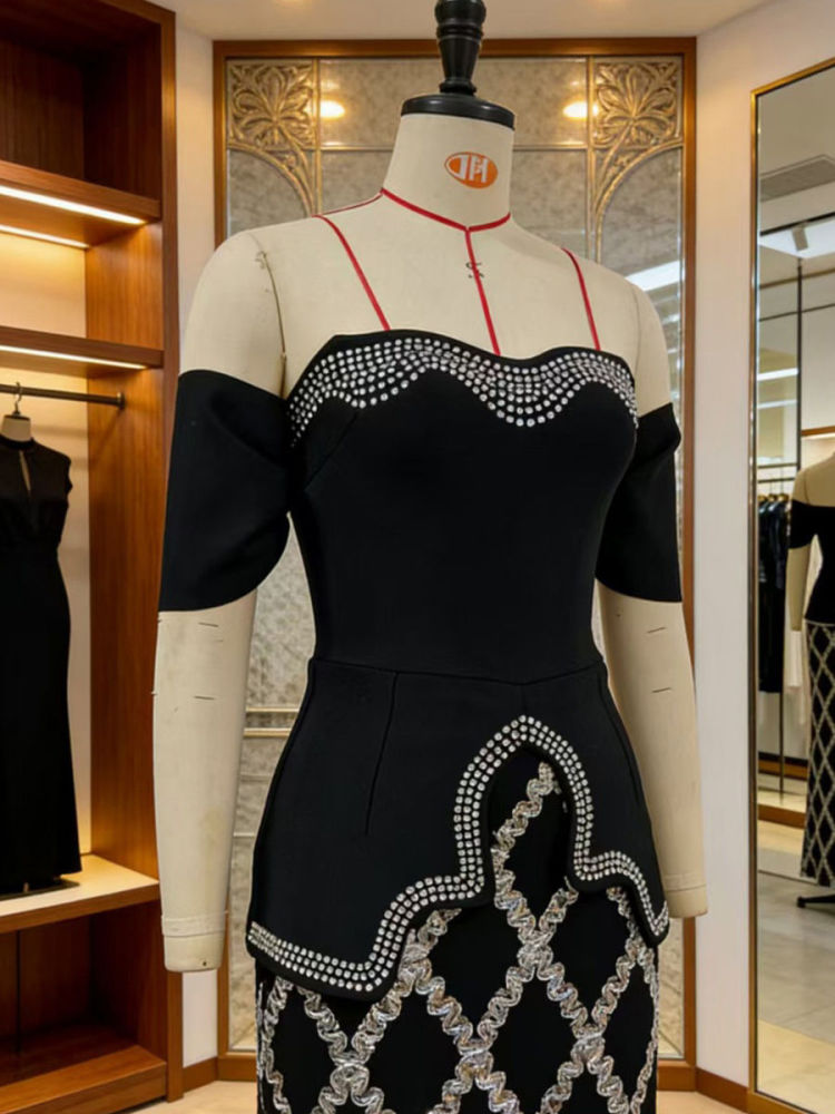 TWOTWINSTYLE Off Shoulder High Waist Spliced Diamond Fashion Dress
