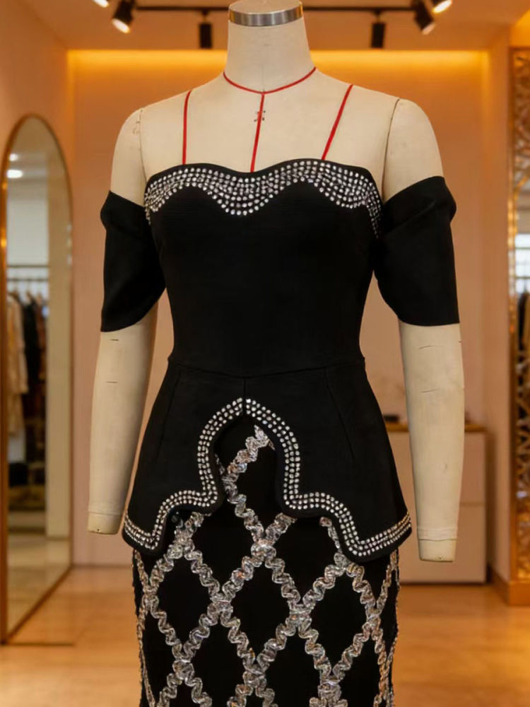 TWOTWINSTYLE Off Shoulder High Waist Spliced Diamond Fashion Dress