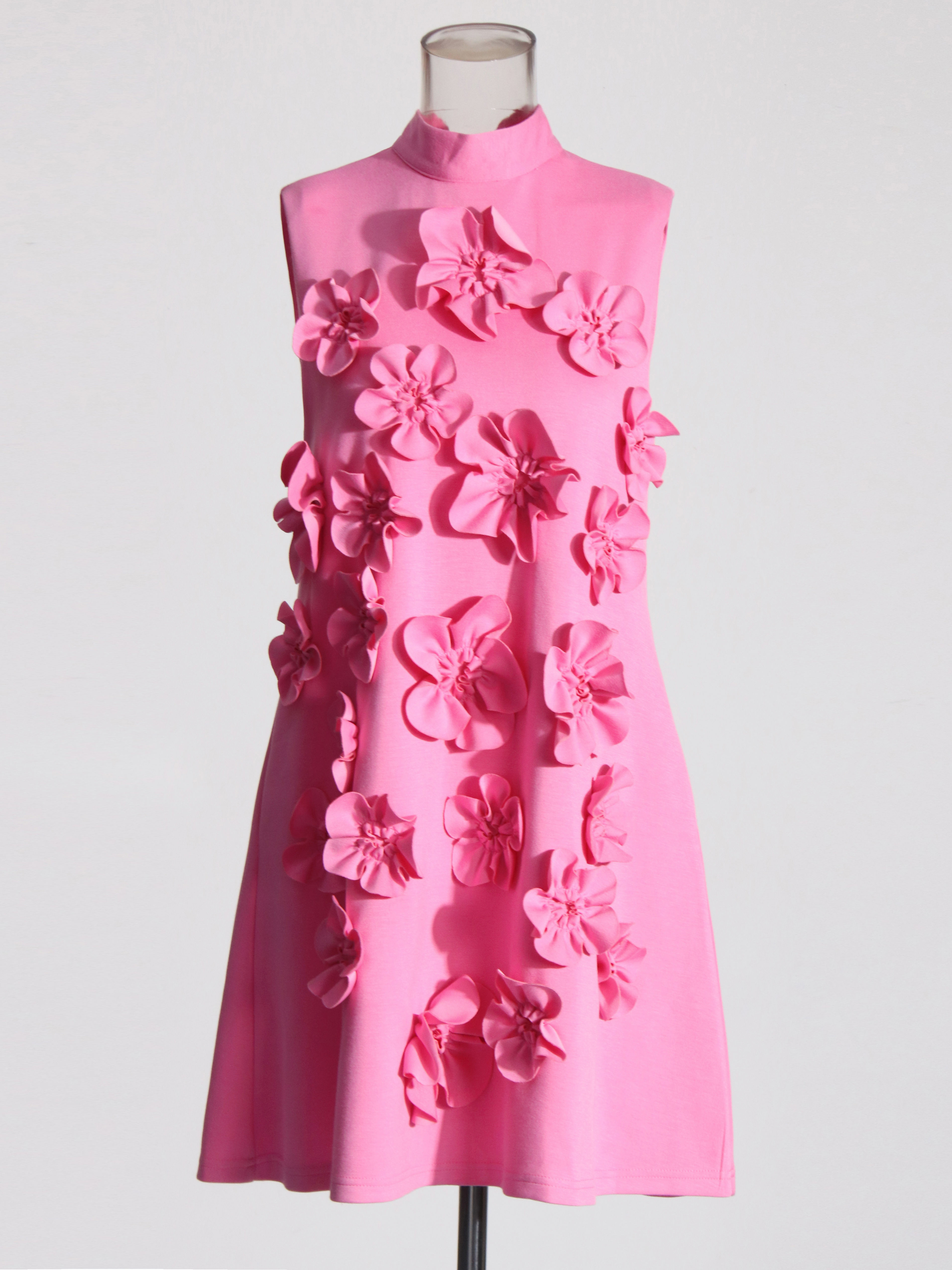 TWOTWINSTYLE Solid Stand Collar Sleeveles Designer Dress