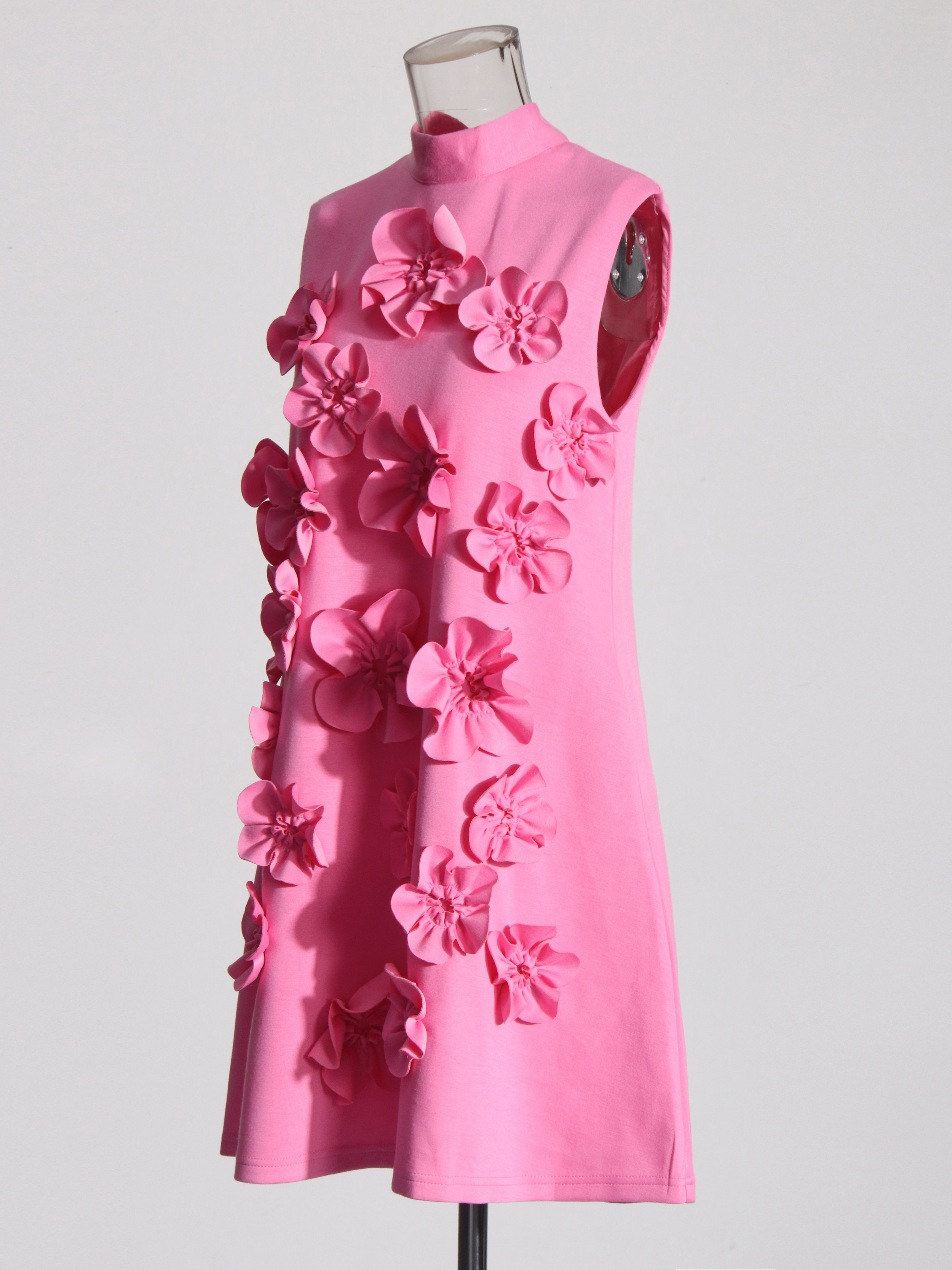 TWOTWINSTYLE Solid Stand Collar Sleeveles Designer Dress