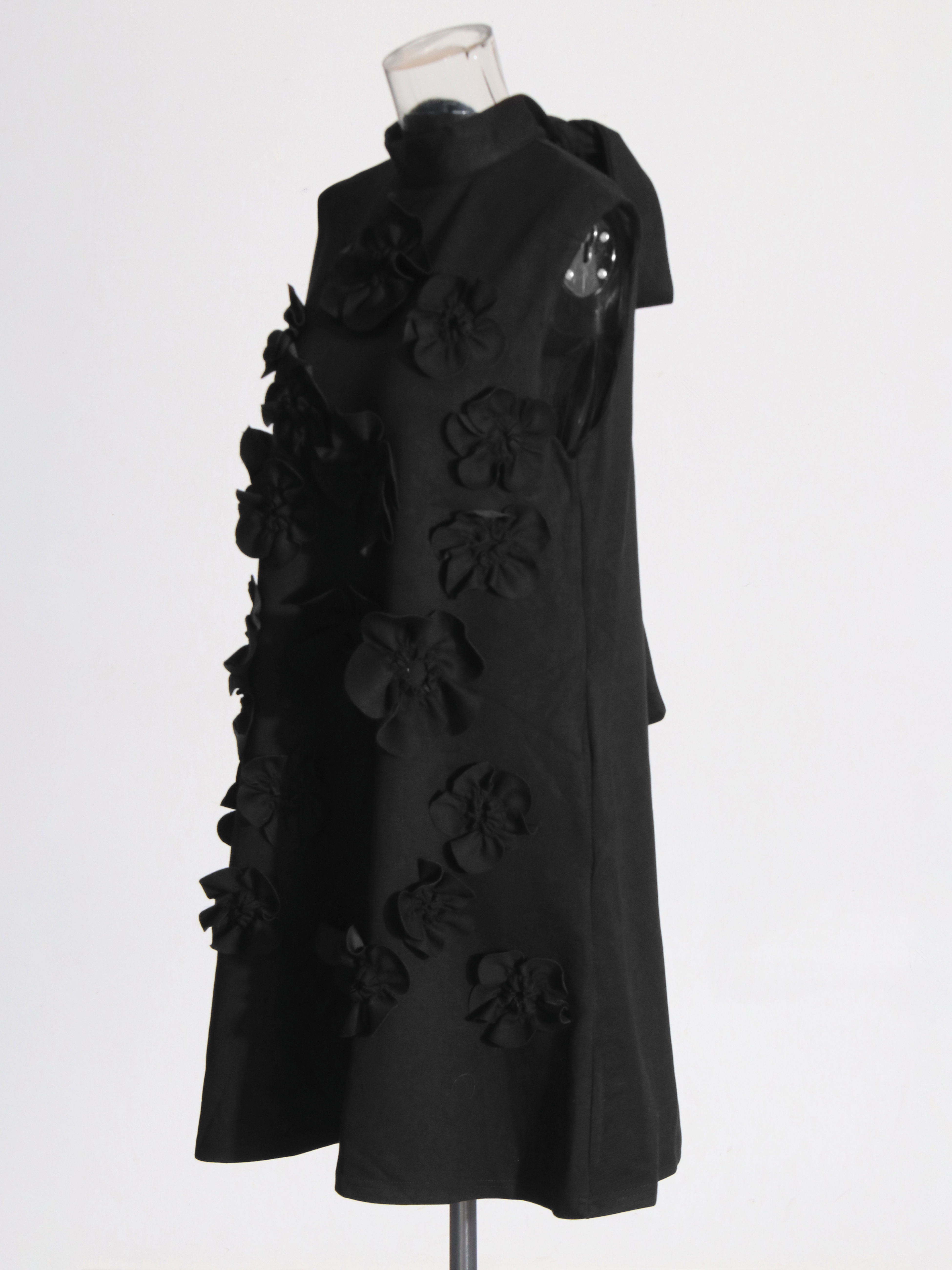 TWOTWINSTYLE Solid Stand Collar Sleeveles Designer Dress