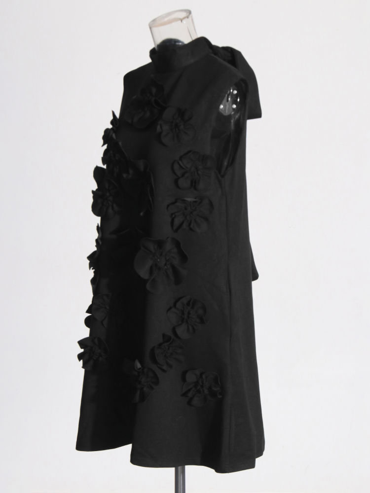 TWOTWINSTYLE Solid Stand Collar Sleeveles Designer Dress