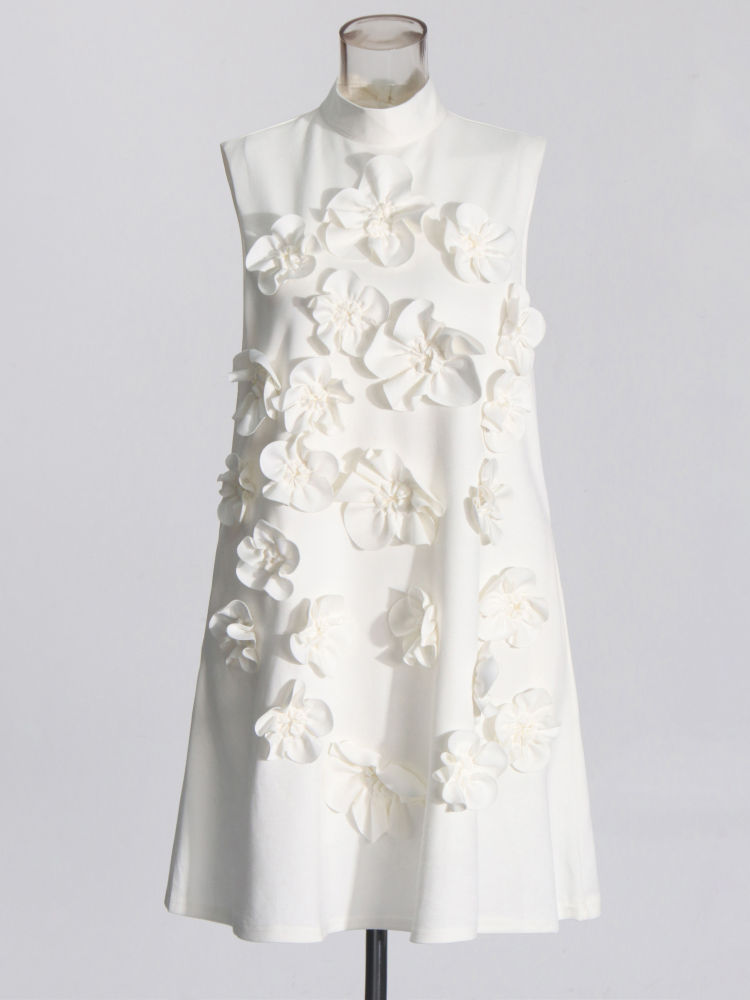 TWOTWINSTYLE Solid Stand Collar Sleeveles Designer Dress