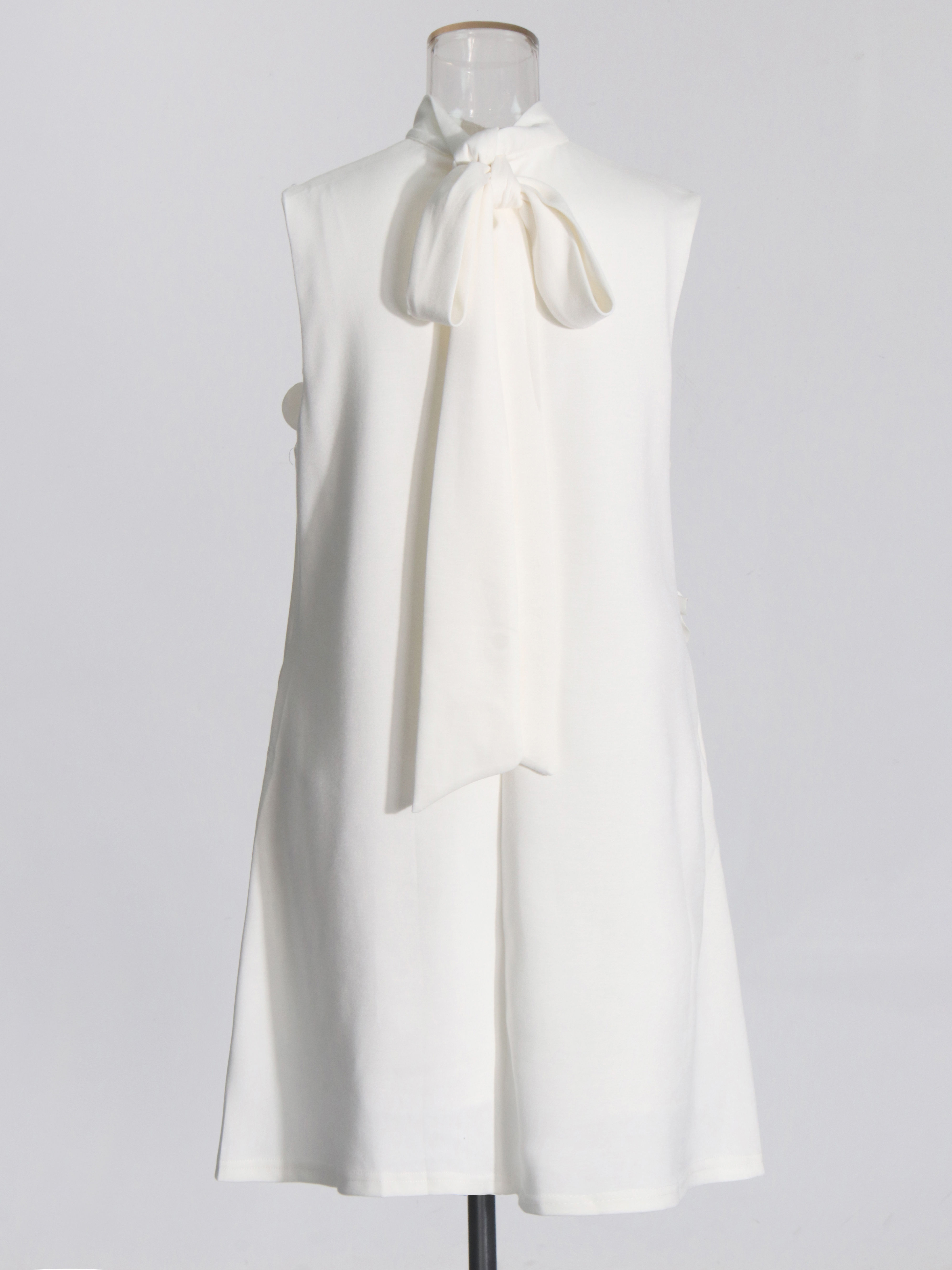TWOTWINSTYLE Solid Stand Collar Sleeveles Designer Dress